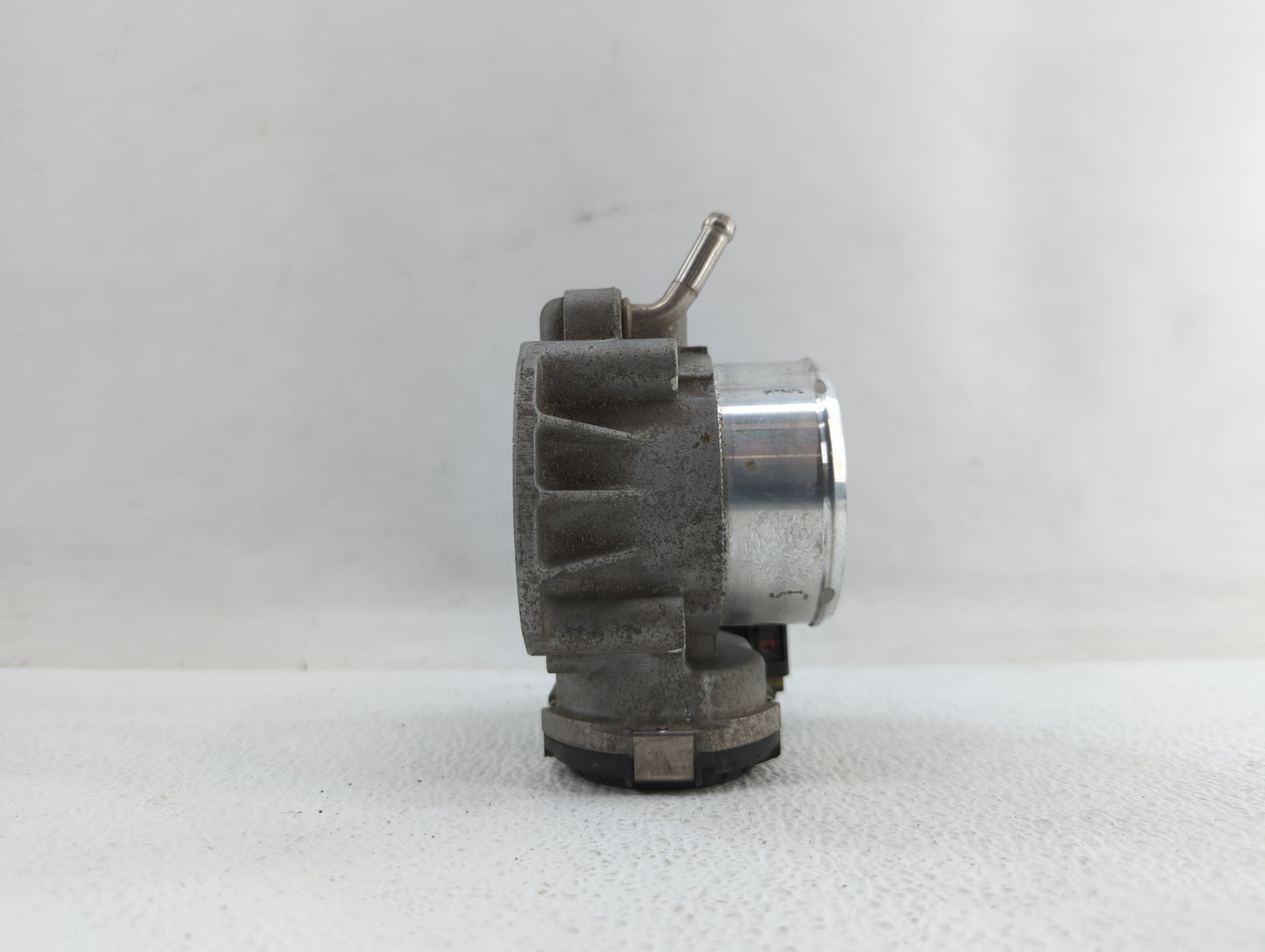 2011-2014 Hyundai Sonata Throttle Body P/N:35100-2G700 Fits Fits 2011 2012 2013 2014 2015 2016 OEM Used Auto Parts - Oemused
