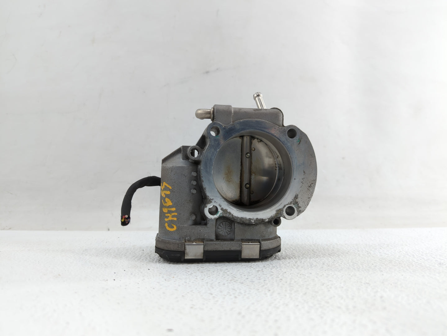 2011-2014 Hyundai Sonata Throttle Body P/N:35100-2G700 Fits Fits 2011 2012 2013 2014 2015 2016 OEM Used Auto Parts - Oemused