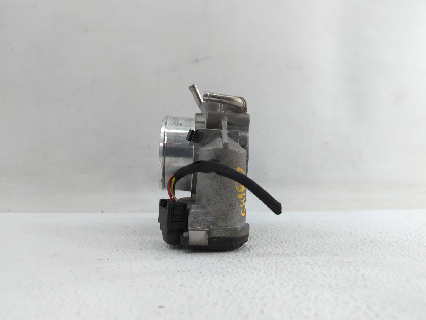 2011-2014 Hyundai Sonata Throttle Body P/N:35100-2G700 Fits Fits 2011 2012 2013 2014 2015 2016 OEM Used Auto Parts - Oemused