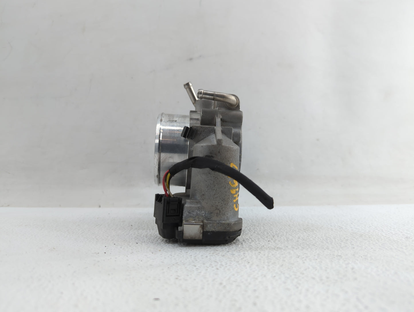 2011-2014 Hyundai Sonata Throttle Body P/N:35100-2G700 Fits Fits 2011 2012 2013 2014 2015 2016 OEM Used Auto Parts - Oemused