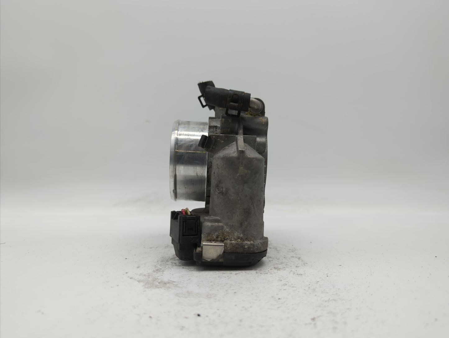 2011-2014 Hyundai Sonata Throttle Body P/N:35100-2G700 Fits Fits 2011 2012 2013 2014 2015 2016 OEM Used Auto Parts - Oemused