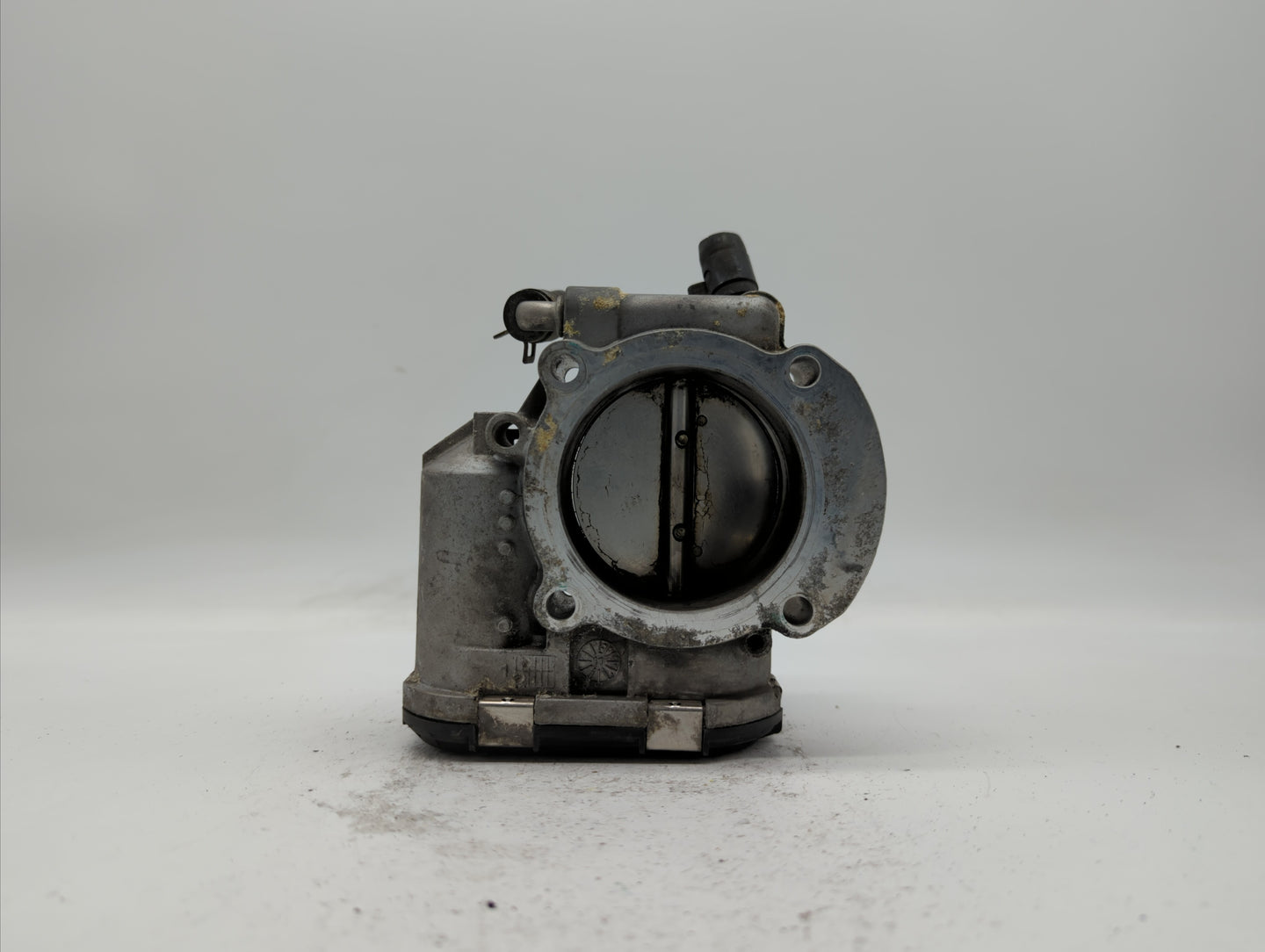 2011-2014 Hyundai Sonata Throttle Body P/N:35100-2G700 Fits Fits 2011 2012 2013 2014 2015 2016 OEM Used Auto Parts - Oemused