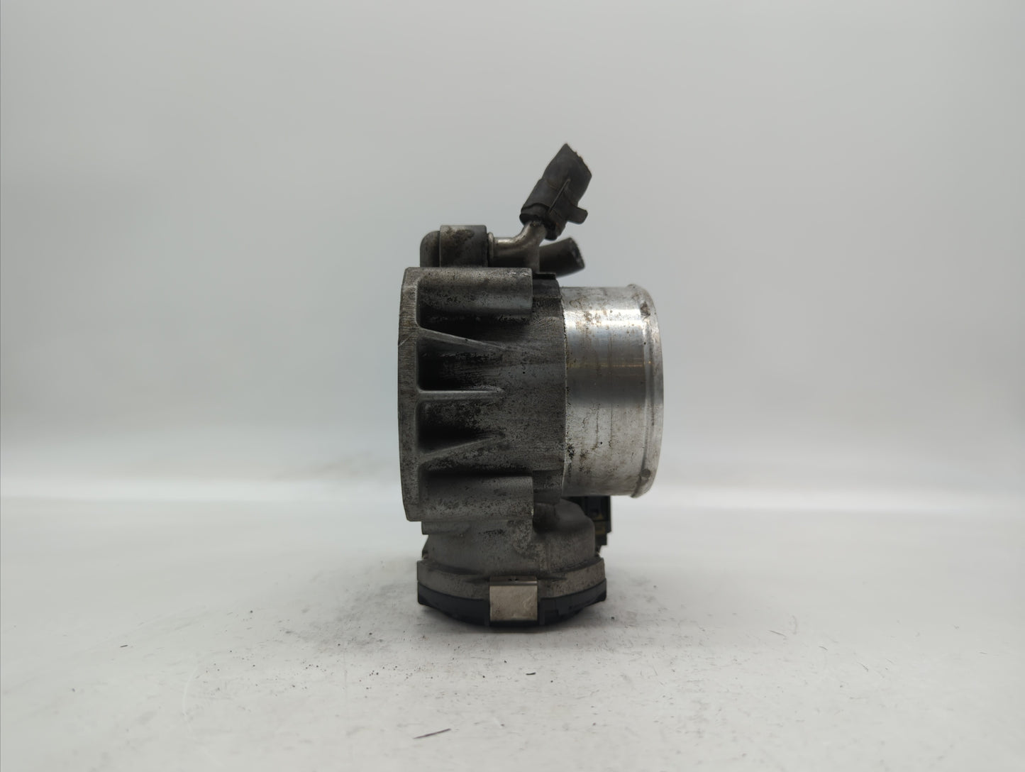 2011-2014 Hyundai Sonata Throttle Body P/N:35100-2G700 Fits Fits 2011 2012 2013 2014 2015 2016 OEM Used Auto Parts - Oemused