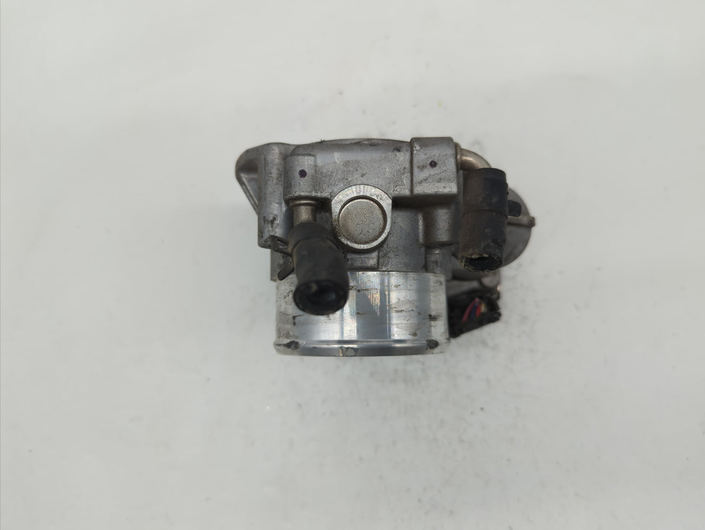 2011-2014 Hyundai Sonata Throttle Body P/N:35100-2G700 Fits Fits 2011 2012 2013 2014 2015 2016 OEM Used Auto Parts - Oemused
