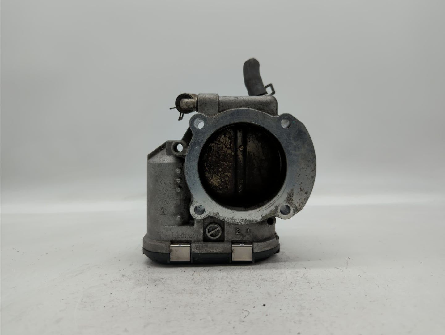 2011-2014 Hyundai Sonata Throttle Body P/N:35100-2G700 Fits Fits 2011 2012 2013 2014 2015 2016 OEM Used Auto Parts - Oemused