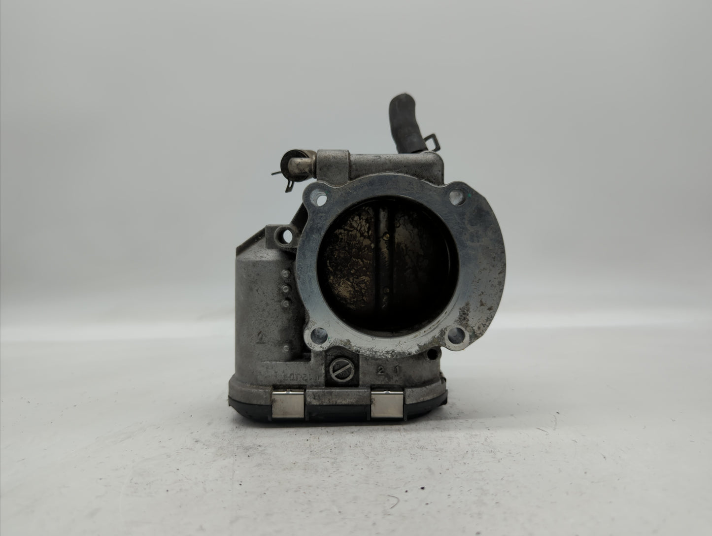 2011-2014 Hyundai Sonata Throttle Body P/N:35100-2G700 Fits Fits 2011 2012 2013 2014 2015 2016 OEM Used Auto Parts - Oemused