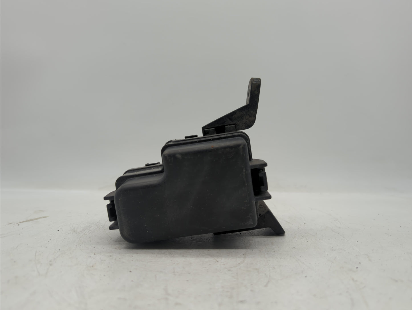 2011-2012 Hyundai Sonata Fusebox Fuse Box Panel Relay Module P/N:91950-4R090 Fits Fits 2011 2012 OEM Used Auto Parts - Oemus