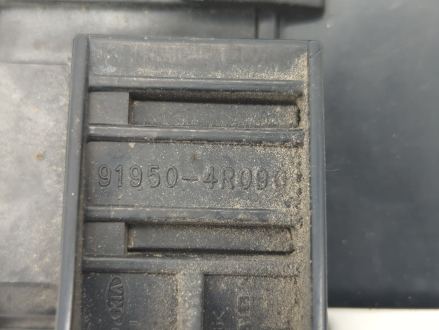 2011-2012 Hyundai Sonata Fusebox Fuse Box Panel Relay Module P/N:91950-4R090 Fits Fits 2011 2012 OEM Used Auto Parts - Oemus