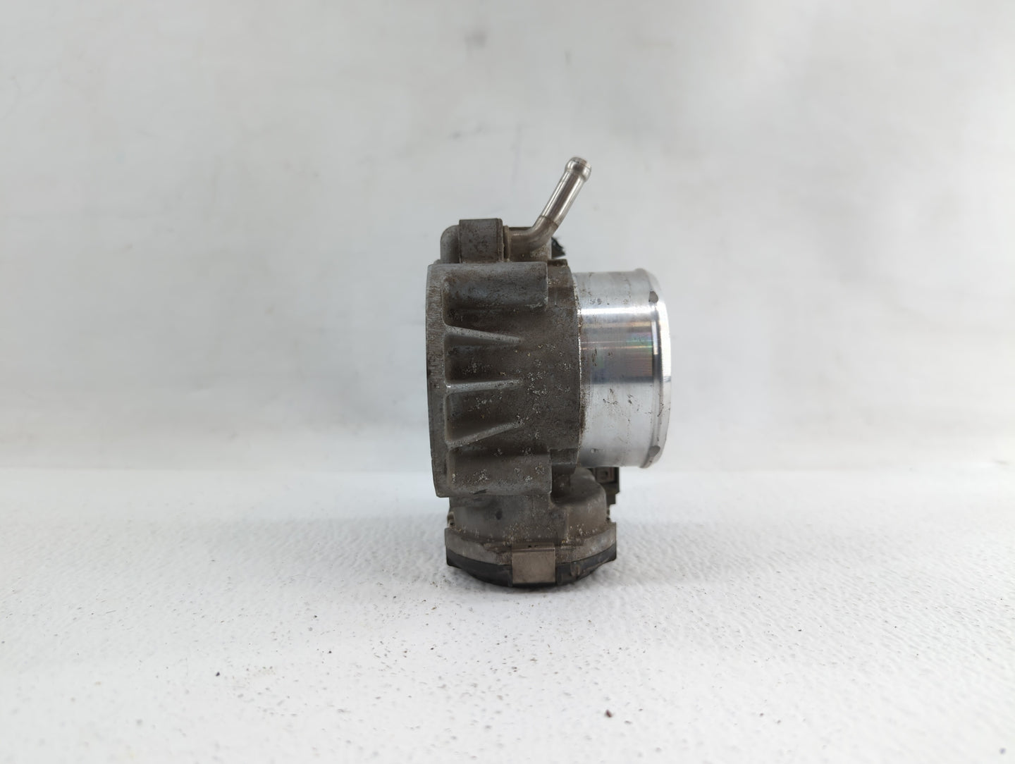 2011-2014 Hyundai Sonata Throttle Body P/N:35100-2G700 Fits Fits 2011 2012 2013 2014 2015 2016 OEM Used Auto Parts - Oemused