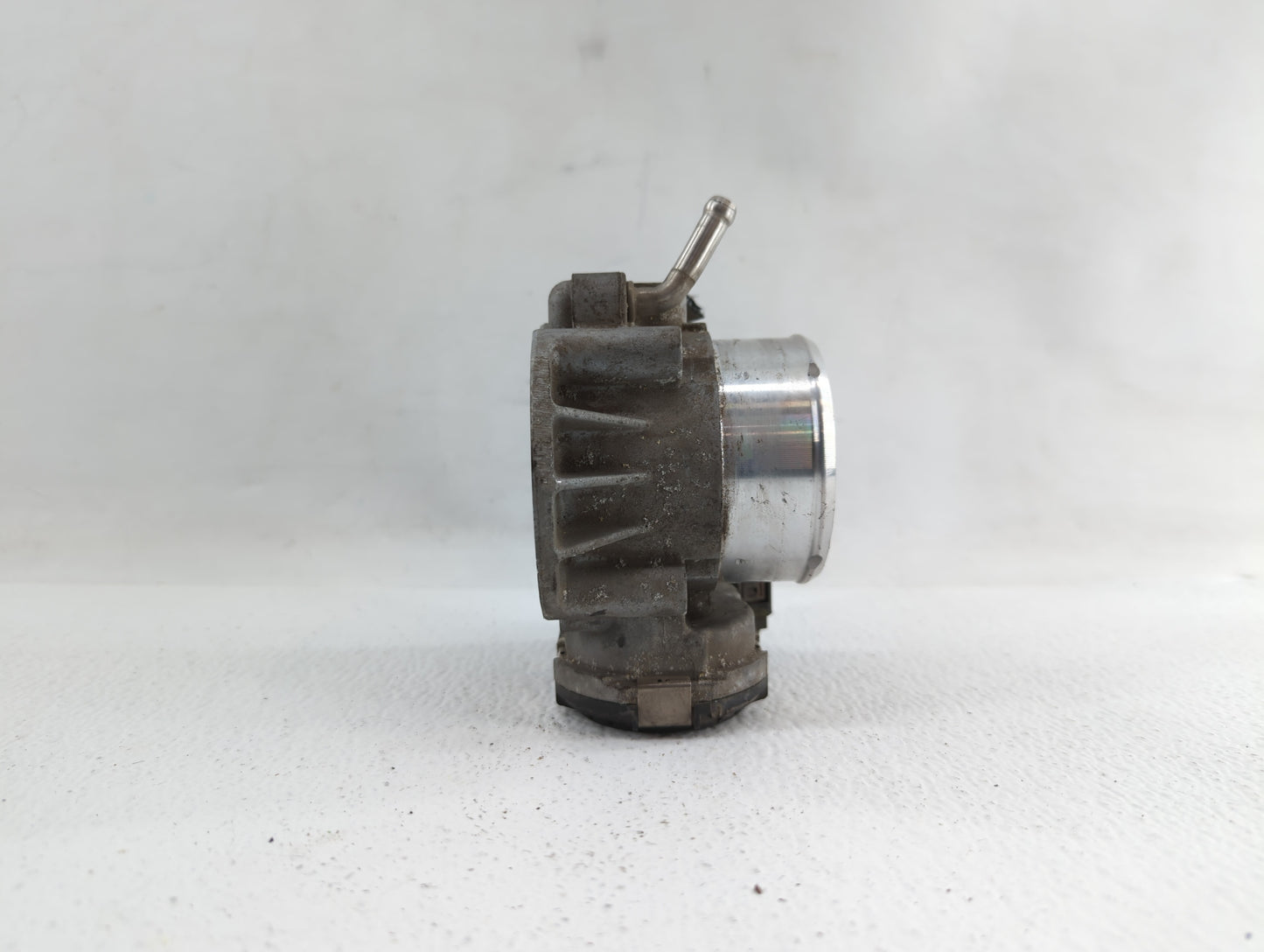 2011-2014 Hyundai Sonata Throttle Body P/N:35100-2G700 Fits Fits 2011 2012 2013 2014 2015 2016 OEM Used Auto Parts - Oemused