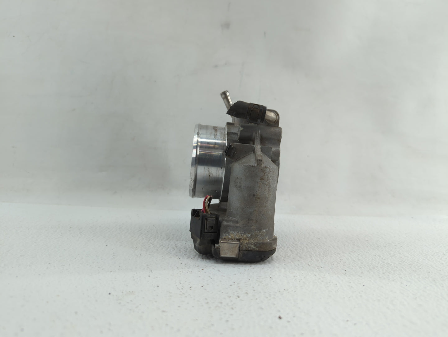 2011-2014 Hyundai Sonata Throttle Body P/N:35100-2G700 Fits Fits 2011 2012 2013 2014 2015 2016 OEM Used Auto Parts - Oemused
