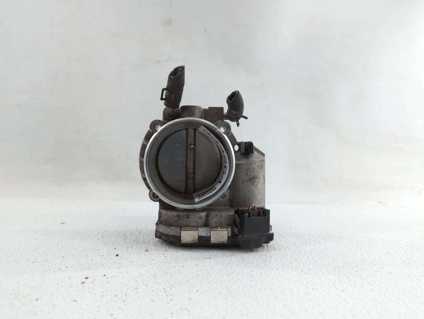 2011-2014 Hyundai Sonata Throttle Body P/N:35100-2G700 Fits Fits 2011 2012 2013 2014 2015 2016 OEM Used Auto Parts - Oemused