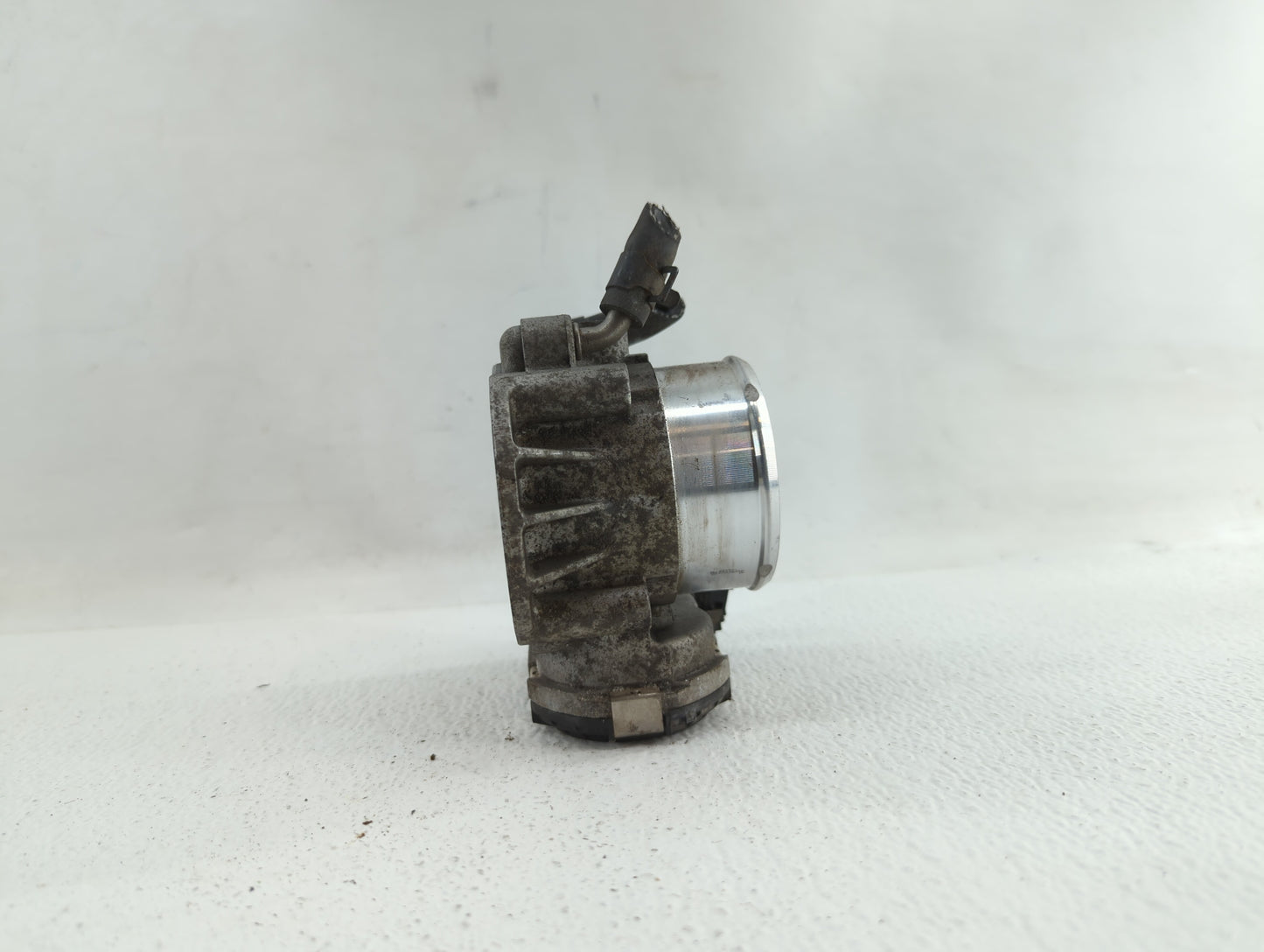2011-2014 Hyundai Sonata Throttle Body P/N:35100-2G700 Fits Fits 2011 2012 2013 2014 2015 2016 OEM Used Auto Parts - Oemused