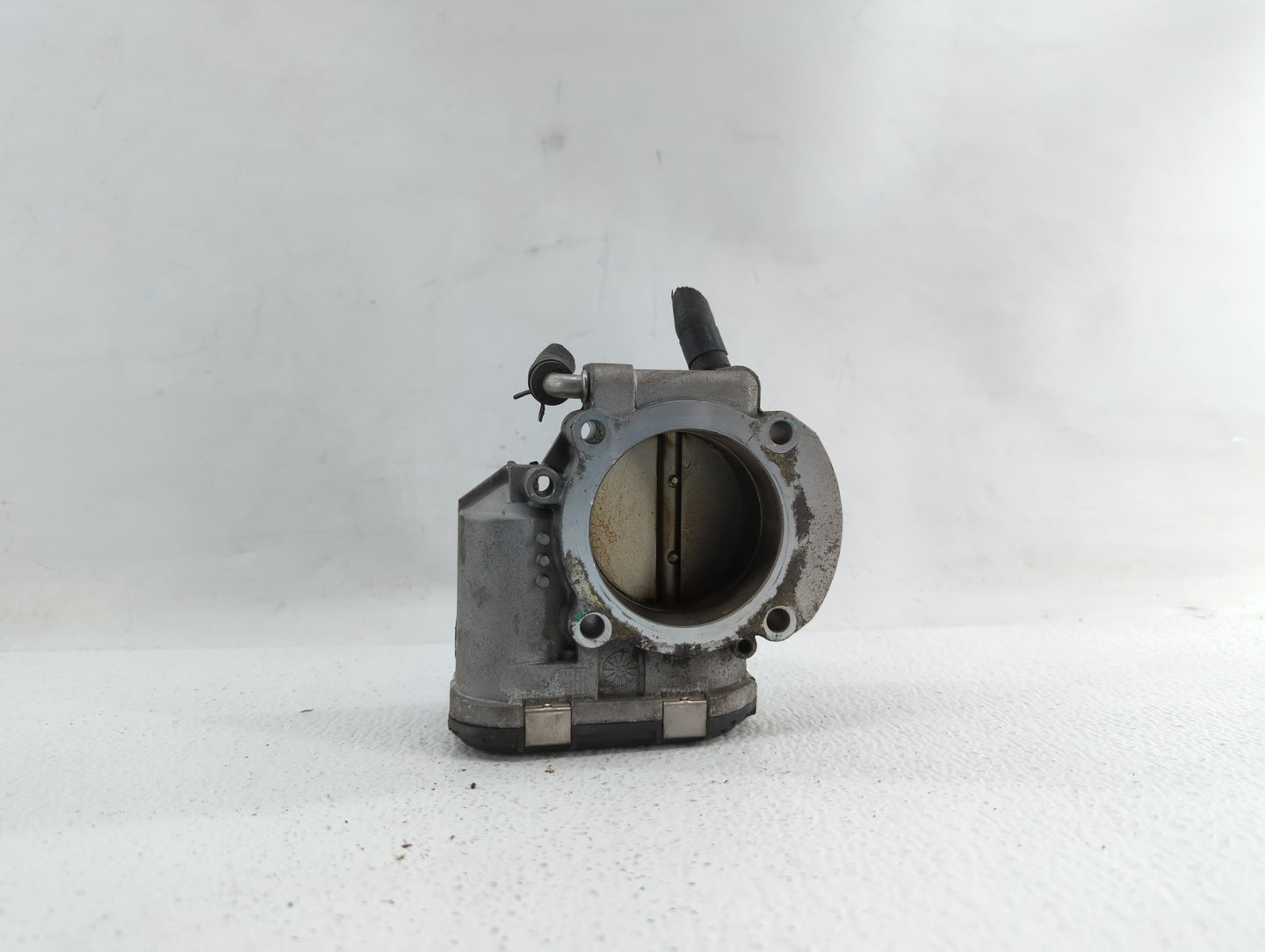 2011-2014 Hyundai Sonata Throttle Body P/N:35100-2G700 Fits Fits 2011 2012 2013 2014 2015 2016 OEM Used Auto Parts - Oemused