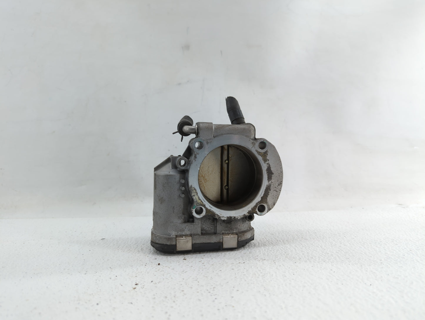 2011-2014 Hyundai Sonata Throttle Body P/N:35100-2G700 Fits Fits 2011 2012 2013 2014 2015 2016 OEM Used Auto Parts - Oemused