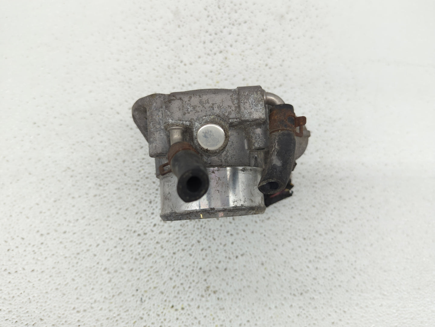 2011-2014 Hyundai Sonata Throttle Body P/N:35100-2G700 Fits Fits 2011 2012 2013 2014 2015 2016 OEM Used Auto Parts - Oemused