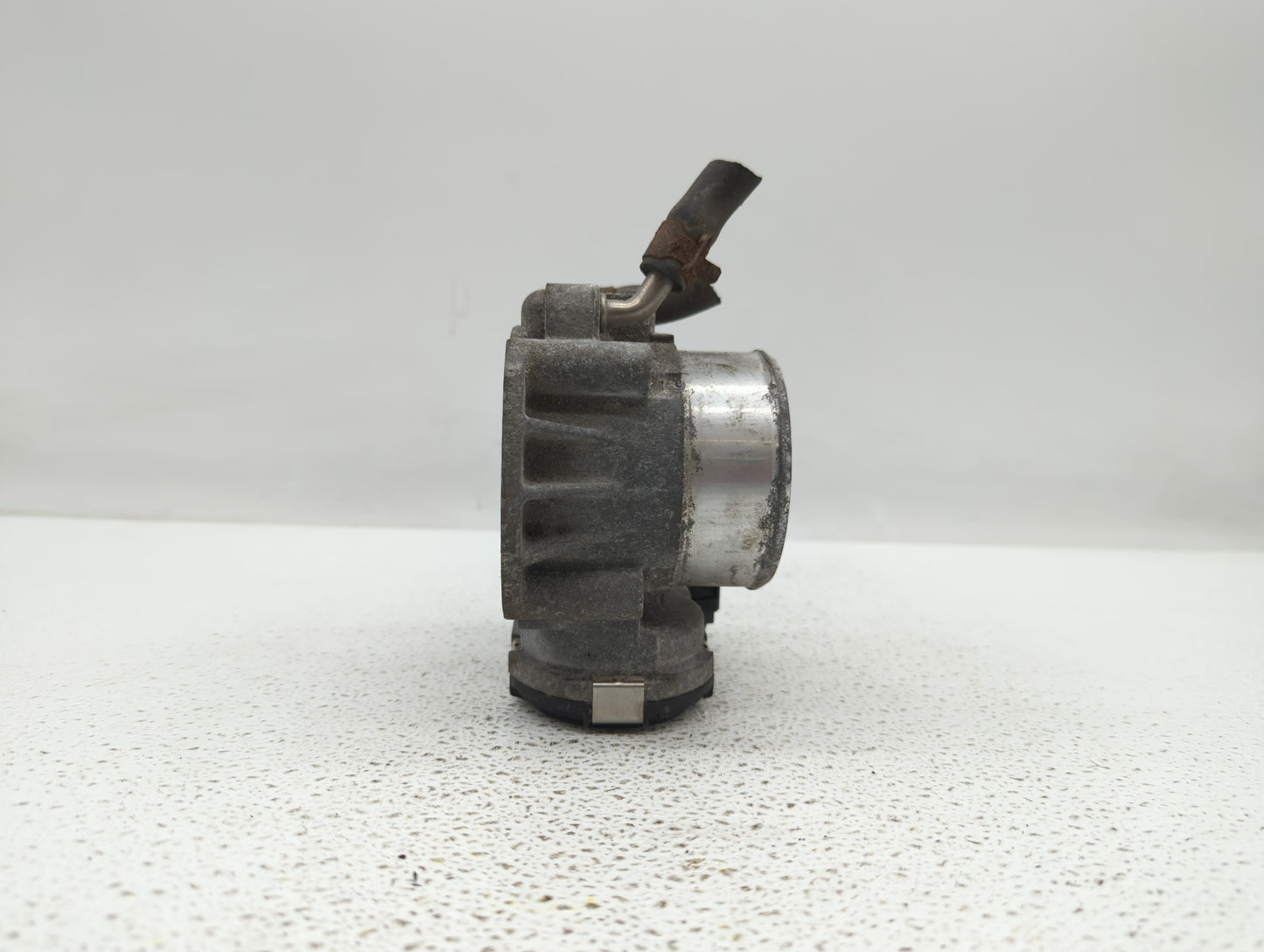 2011-2014 Hyundai Sonata Throttle Body P/N:35100-2G700 Fits Fits 2011 2012 2013 2014 2015 2016 OEM Used Auto Parts - Oemused