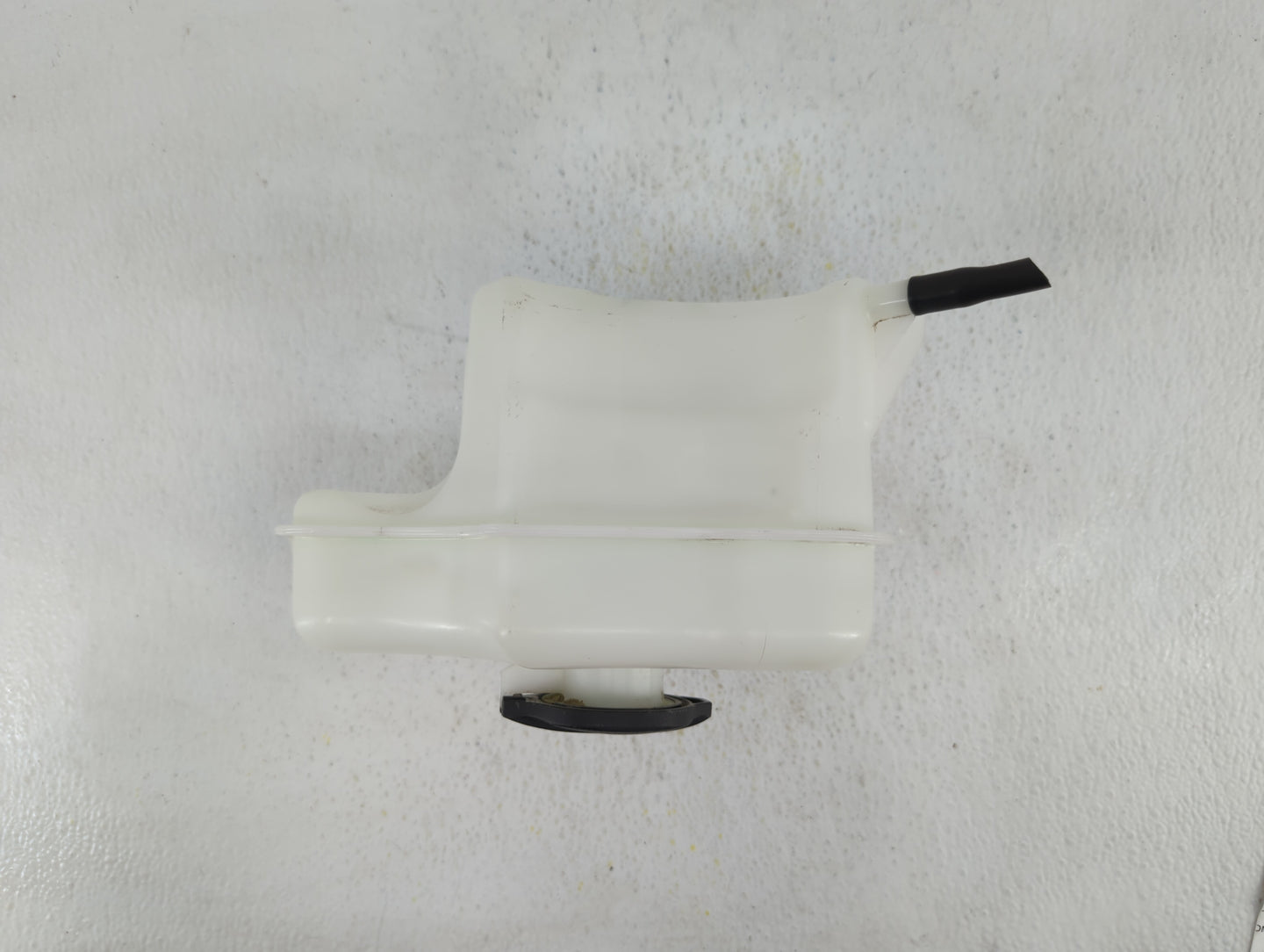 2011-2015 Hyundai Sonata Radiator Coolant Overflow Expansion Tank Bottle - Oemusedautoparts1.com