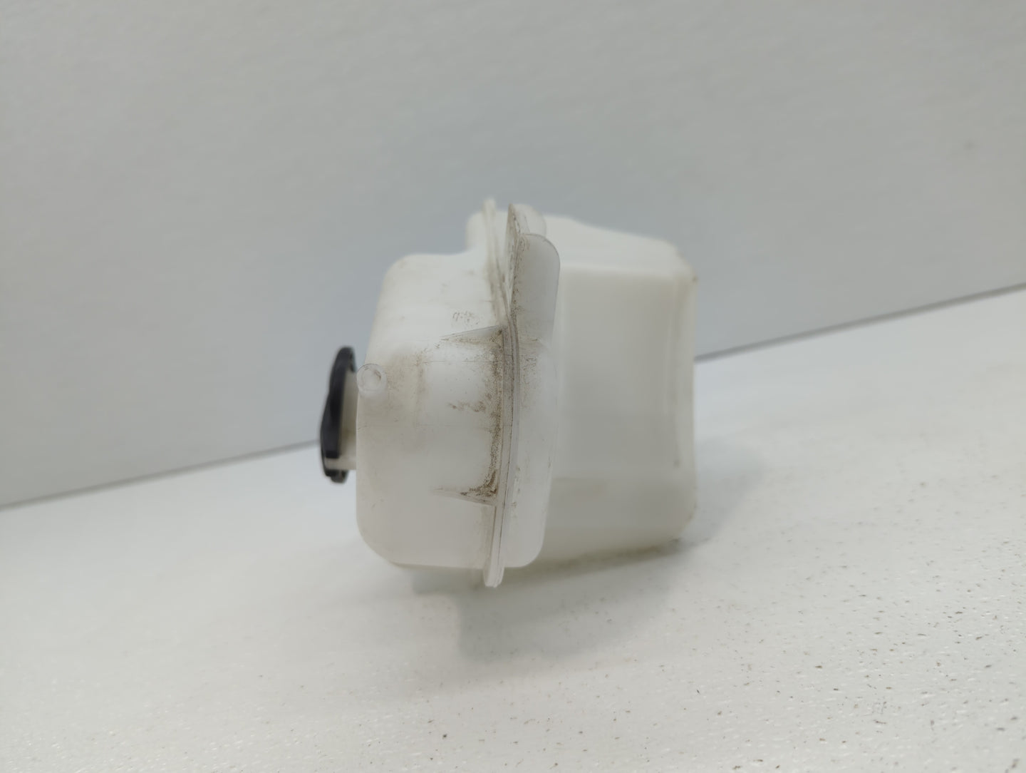 2011-2015 Hyundai Sonata Radiator Coolant Overflow Expansion Tank Bottle 384579 - Oemusedautoparts1.com