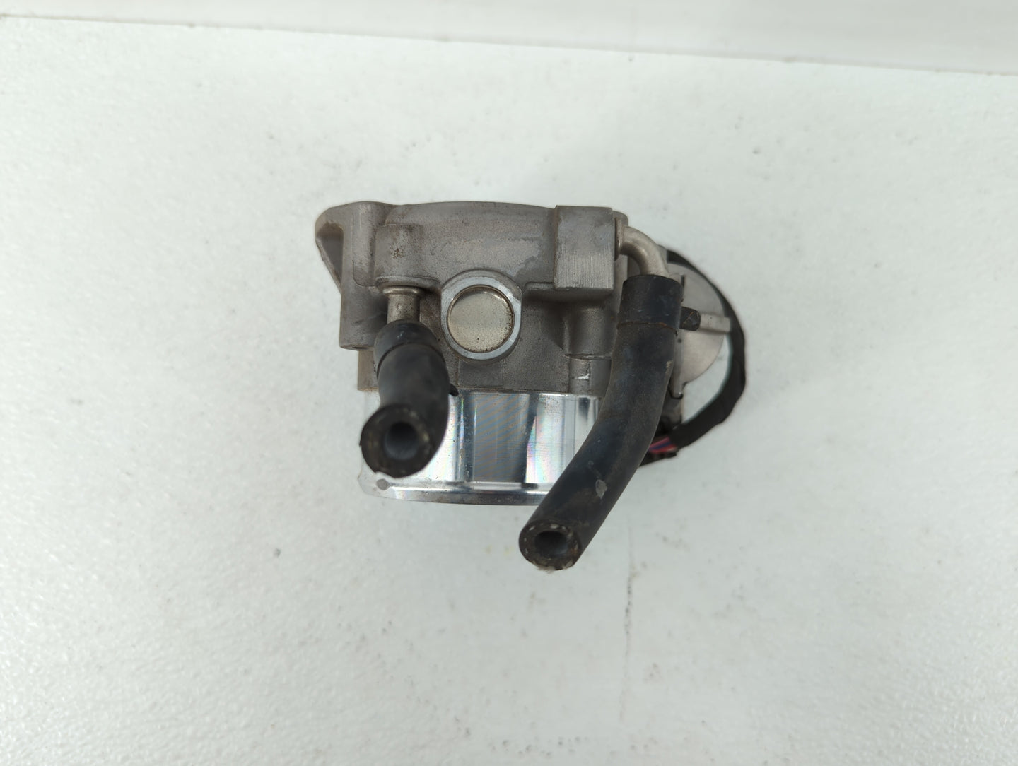 2011-2014 Hyundai Sonata Throttle Body P/N:35100-2G700 Fits Fits 2011 2012 2013 2014 2015 2016 OEM Used Auto Parts - Oemused
