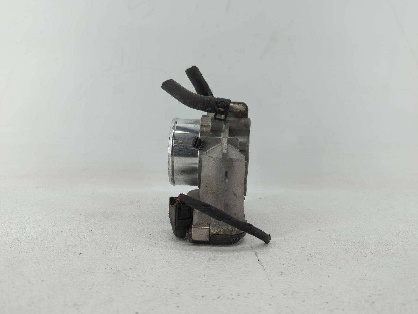 2011-2014 Hyundai Sonata Throttle Body P/N:35100-2G700 Fits Fits 2011 2012 2013 2014 2015 2016 OEM Used Auto Parts - Oemused