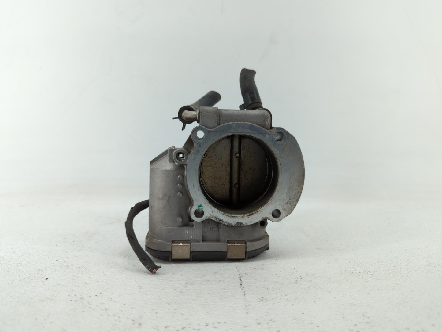 2011-2014 Hyundai Sonata Throttle Body P/N:35100-2G700 Fits Fits 2011 2012 2013 2014 2015 2016 OEM Used Auto Parts - Oemused