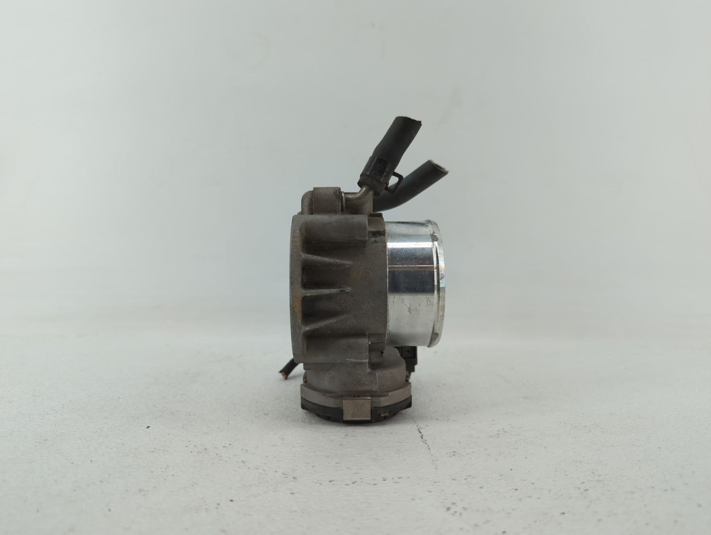 2011-2014 Hyundai Sonata Throttle Body P/N:35100-2G700 Fits Fits 2011 2012 2013 2014 2015 2016 OEM Used Auto Parts - Oemused