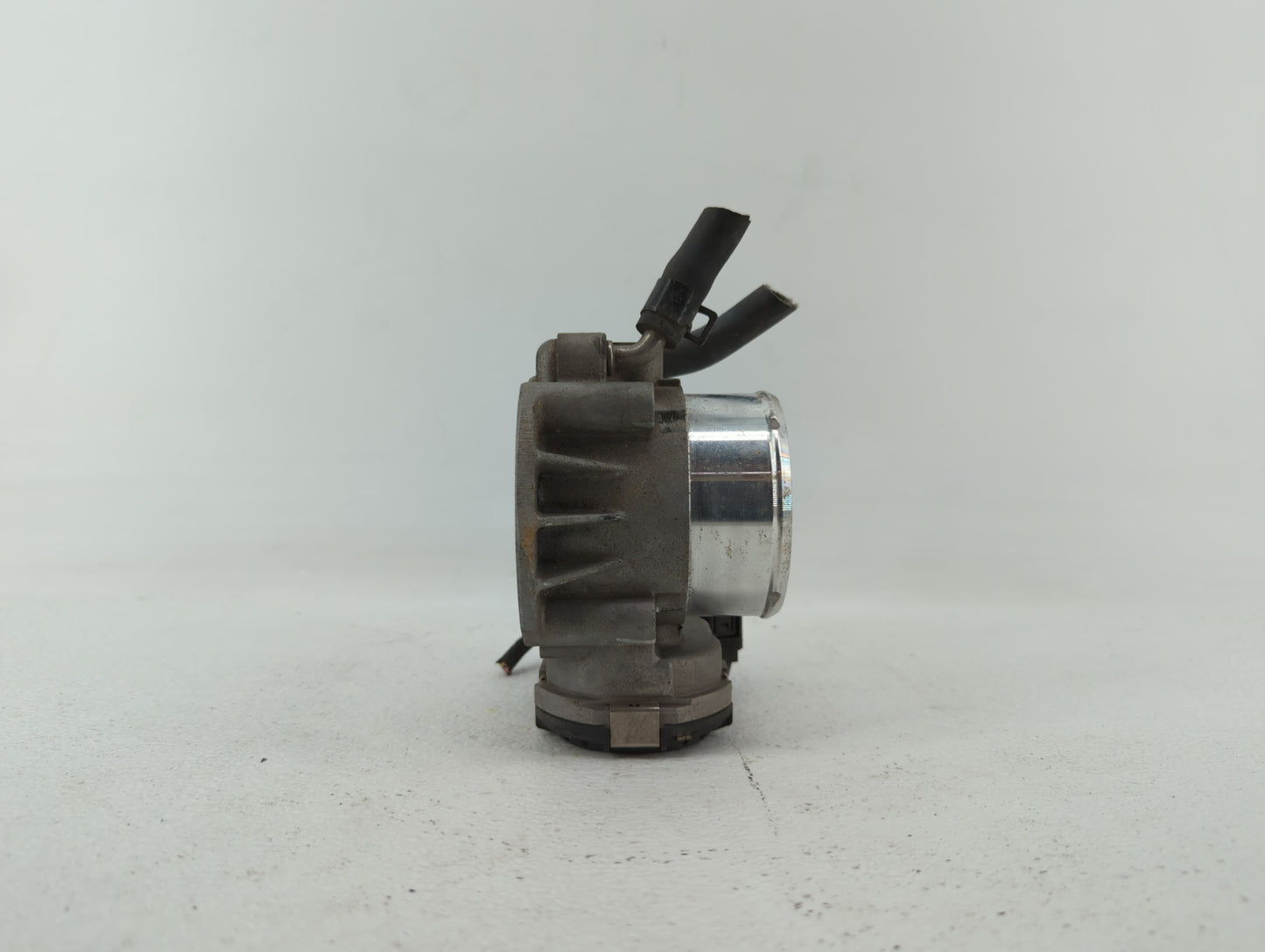 2011-2014 Hyundai Sonata Throttle Body P/N:35100-2G700 Fits Fits 2011 2012 2013 2014 2015 2016 OEM Used Auto Parts - Oemused