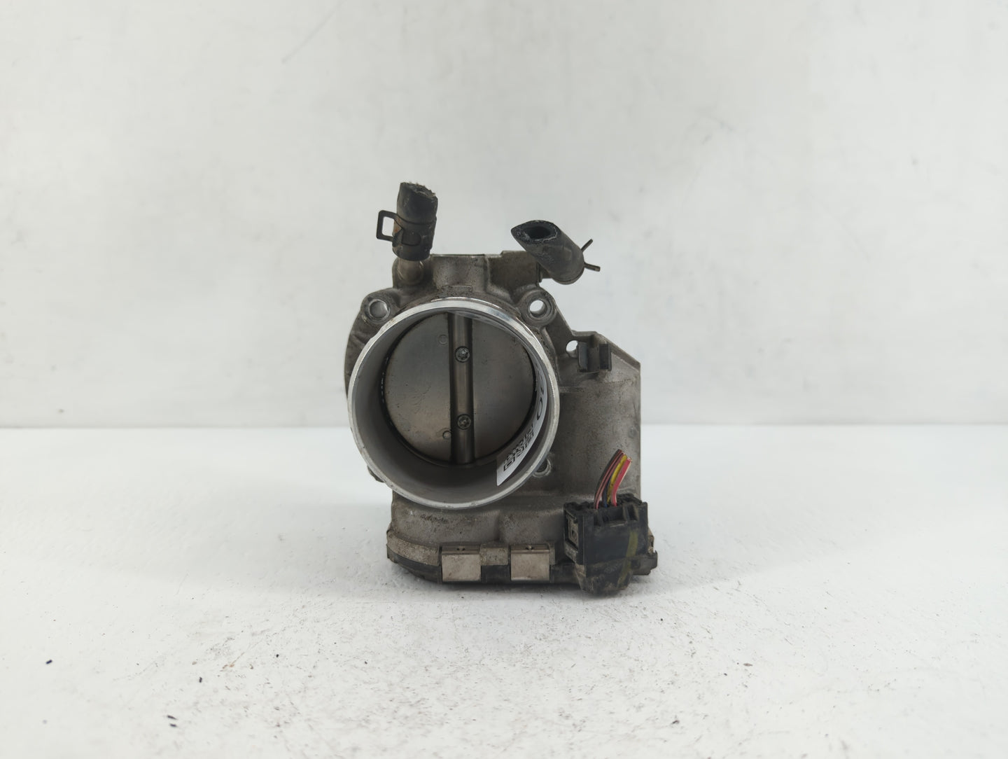 2011-2014 Hyundai Sonata Throttle Body P/N:35100-2G700 Fits Fits 2011 2012 2013 2014 2015 2016 OEM Used Auto Parts - Oemused