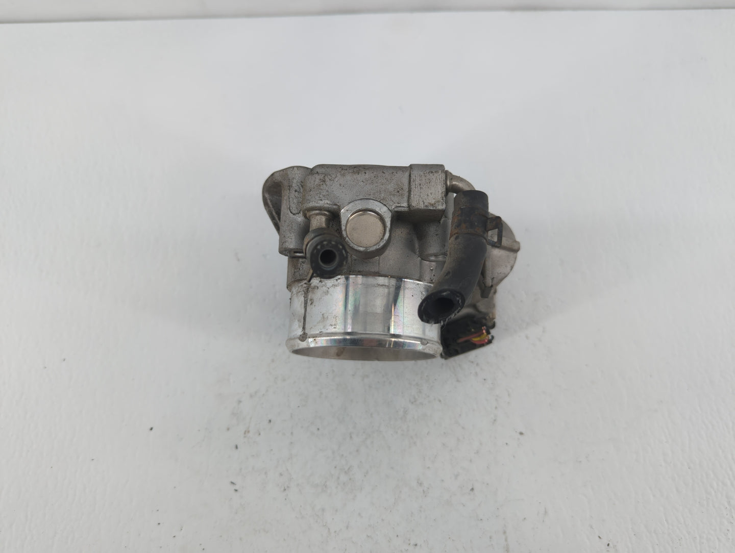 2011-2014 Hyundai Sonata Throttle Body P/N:35100-2G700 Fits Fits 2011 2012 2013 2014 2015 2016 OEM Used Auto Parts - Oemused