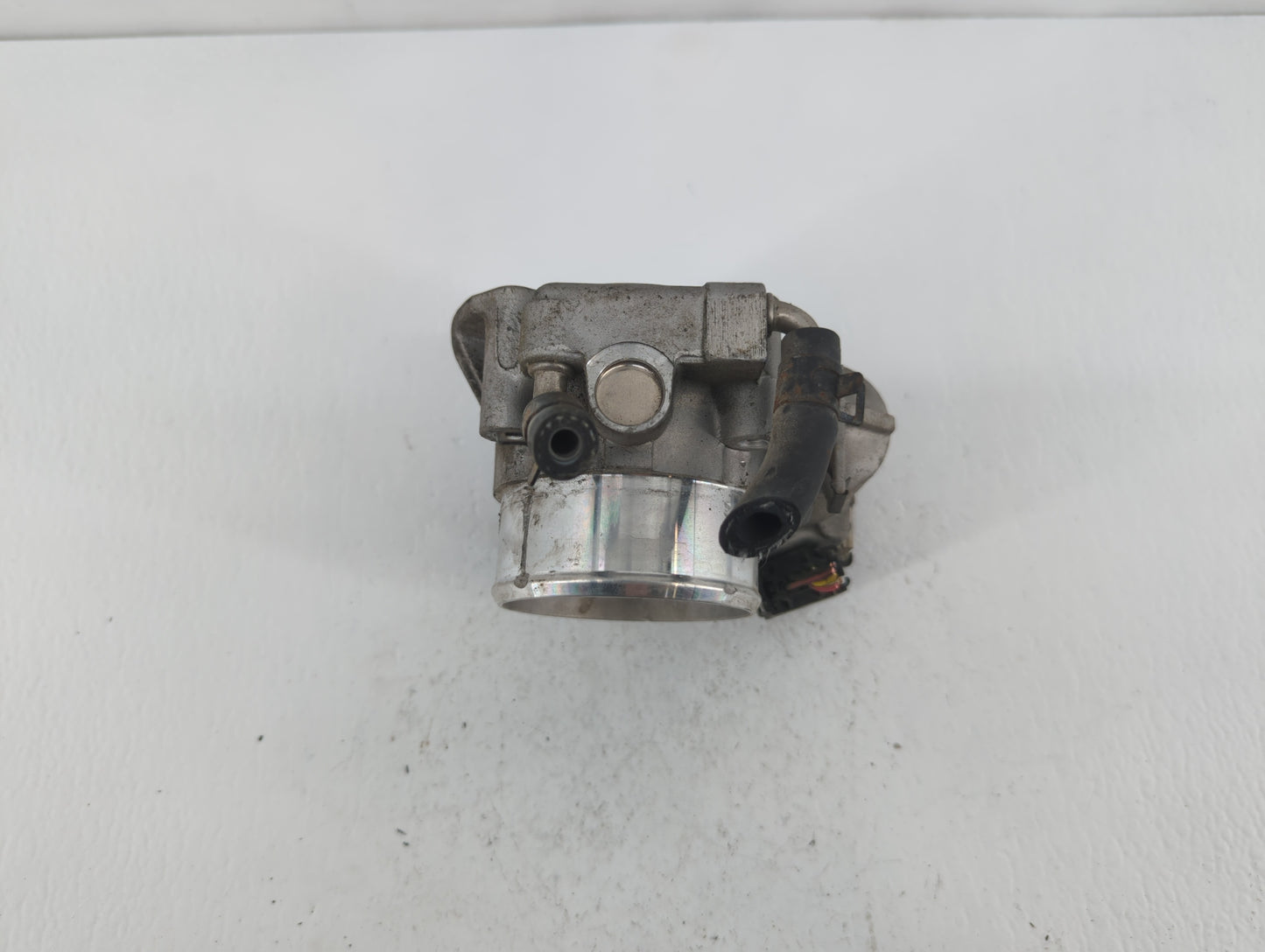 2011-2014 Hyundai Sonata Throttle Body P/N:35100-2G700 Fits Fits 2011 2012 2013 2014 2015 2016 OEM Used Auto Parts - Oemused