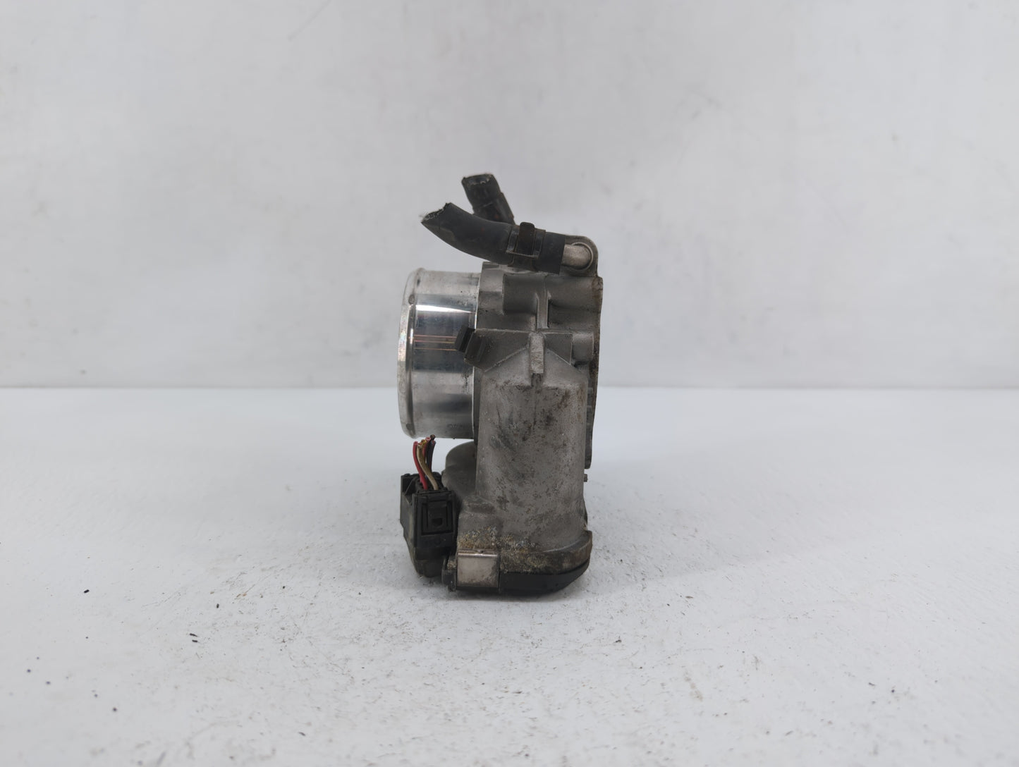 2011-2014 Hyundai Sonata Throttle Body P/N:35100-2G700 Fits Fits 2011 2012 2013 2014 2015 2016 OEM Used Auto Parts - Oemused