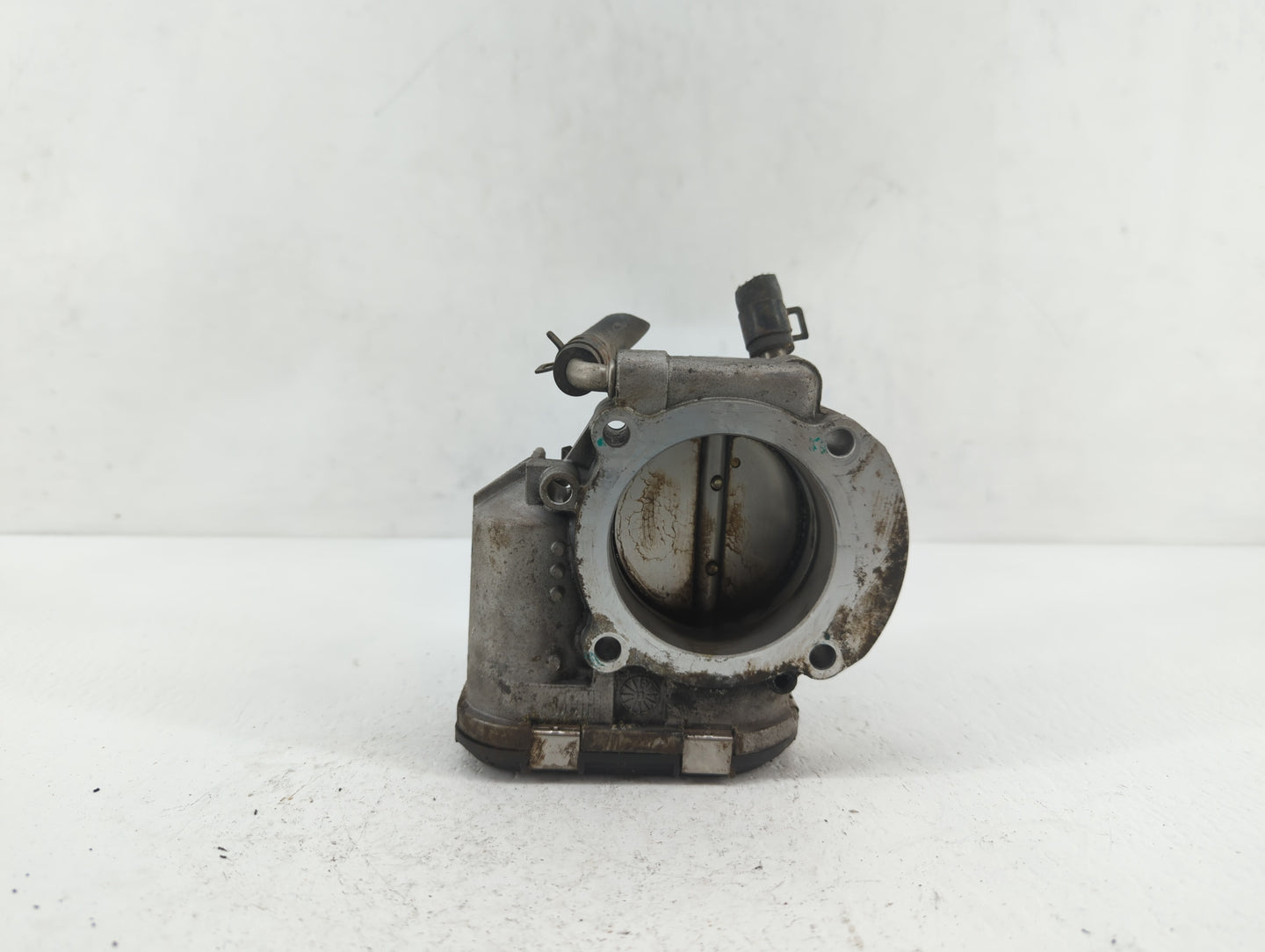 2011-2014 Hyundai Sonata Throttle Body P/N:35100-2G700 Fits Fits 2011 2012 2013 2014 2015 2016 OEM Used Auto Parts - Oemused