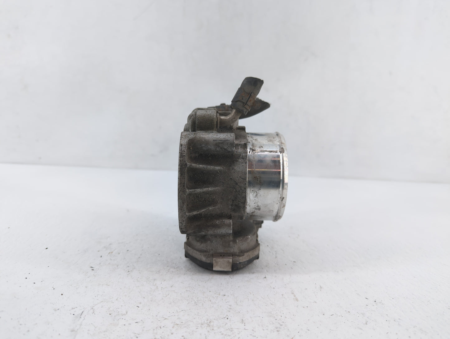 2011-2014 Hyundai Sonata Throttle Body P/N:35100-2G700 Fits Fits 2011 2012 2013 2014 2015 2016 OEM Used Auto Parts - Oemused