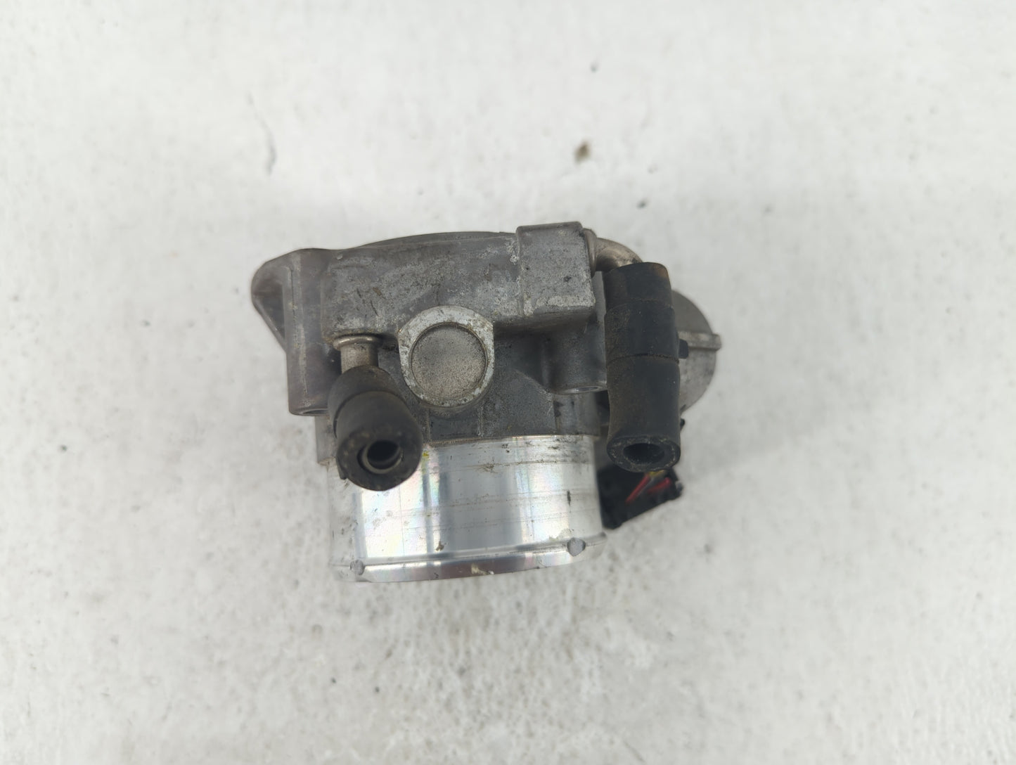 2011-2014 Hyundai Sonata Throttle Body P/N:35100-2G700 Fits Fits 2011 2012 2013 2014 2015 2016 OEM Used Auto Parts - Oemused