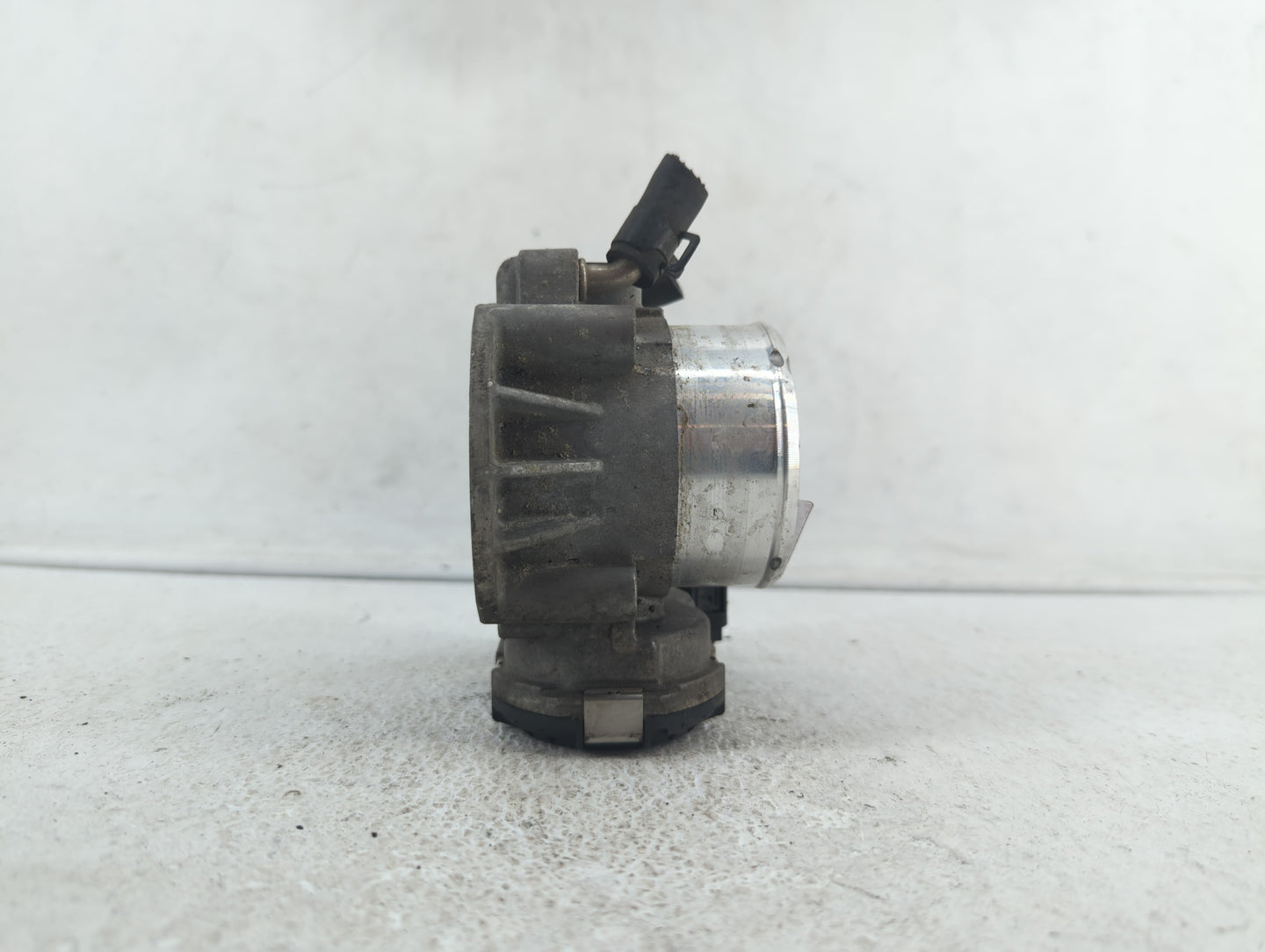 2011-2014 Hyundai Sonata Throttle Body P/N:35100-2G700 Fits Fits 2011 2012 2013 2014 2015 2016 OEM Used Auto Parts - Oemused