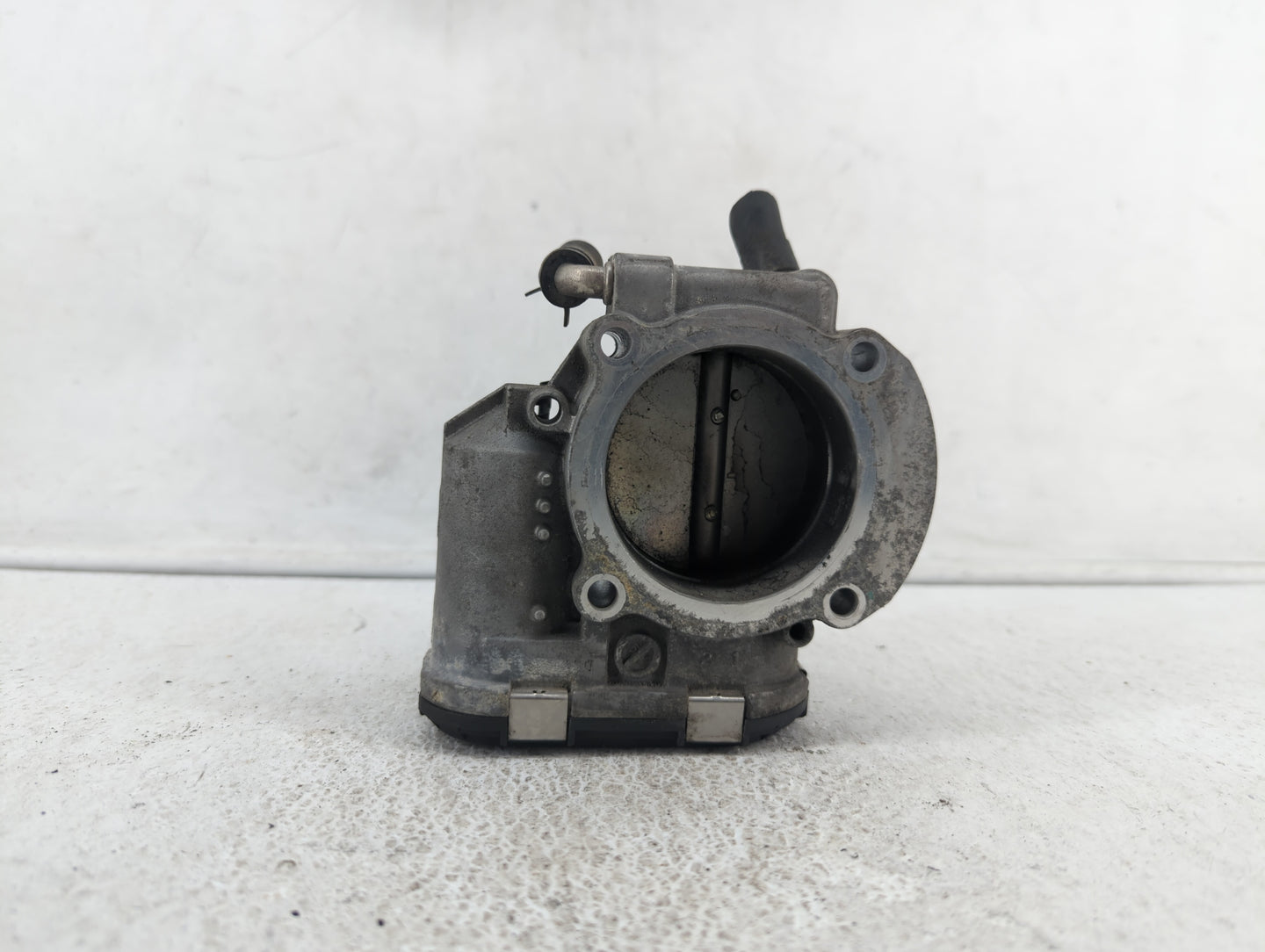 2011-2014 Hyundai Sonata Throttle Body P/N:35100-2G700 Fits Fits 2011 2012 2013 2014 2015 2016 OEM Used Auto Parts - Oemused