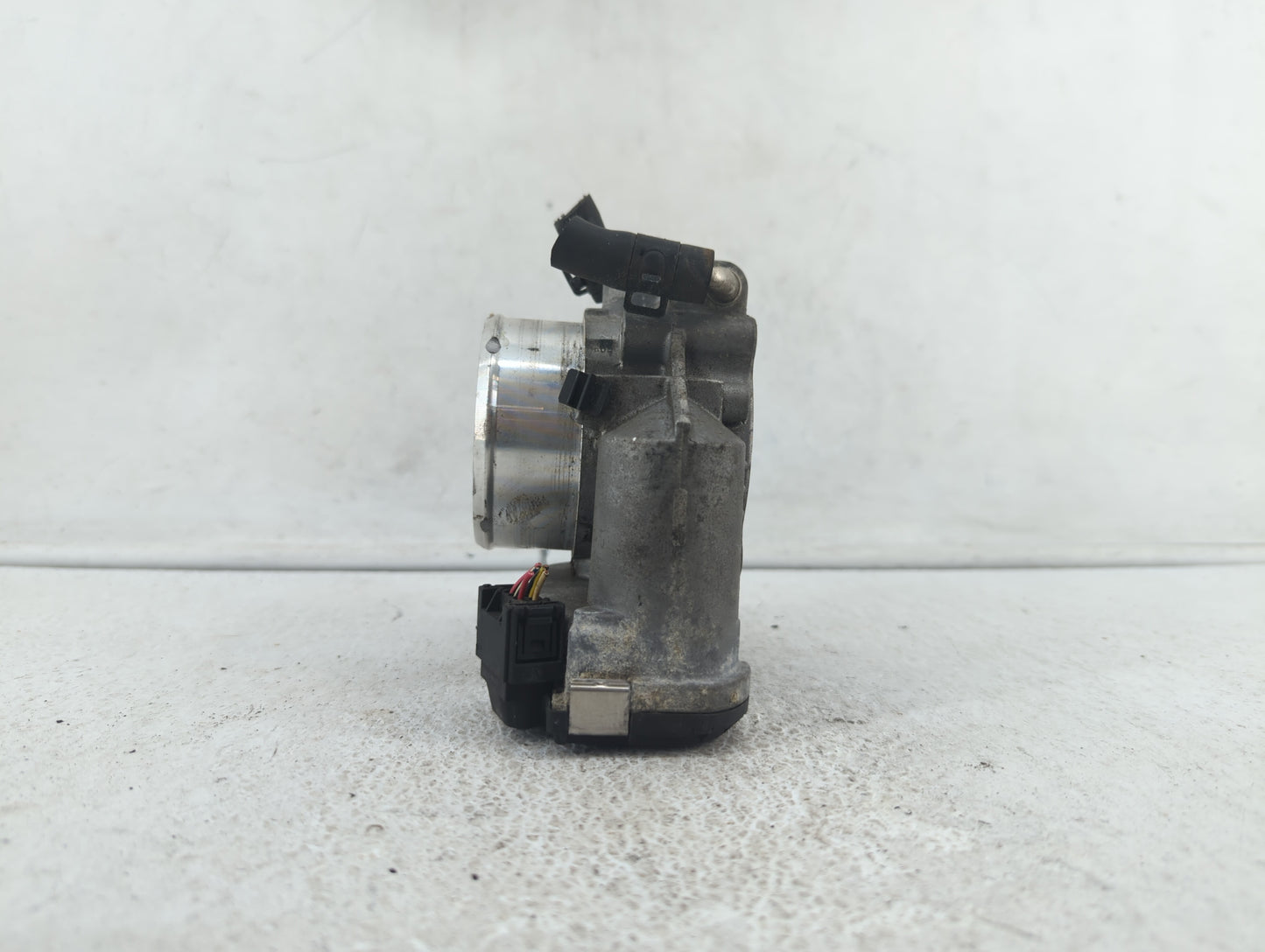 2011-2014 Hyundai Sonata Throttle Body P/N:35100-2G700 Fits Fits 2011 2012 2013 2014 2015 2016 OEM Used Auto Parts - Oemused