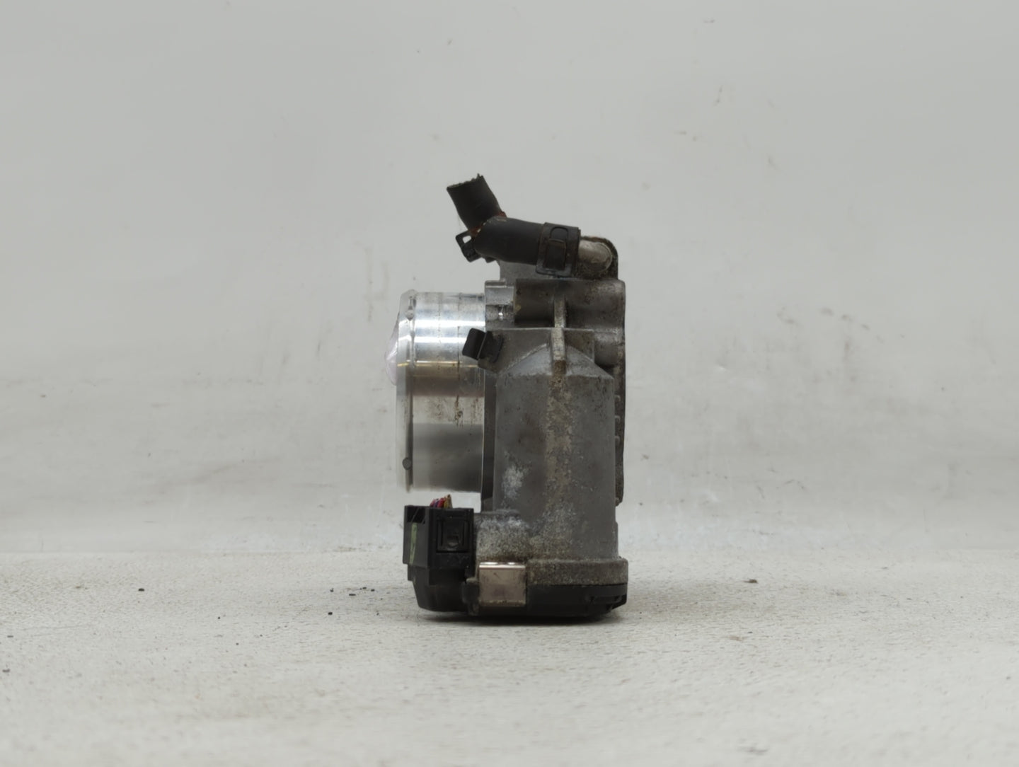 2011-2014 Hyundai Sonata Throttle Body P/N:35100-2G700 Fits Fits 2011 2012 2013 2014 2015 2016 OEM Used Auto Parts - Oemused