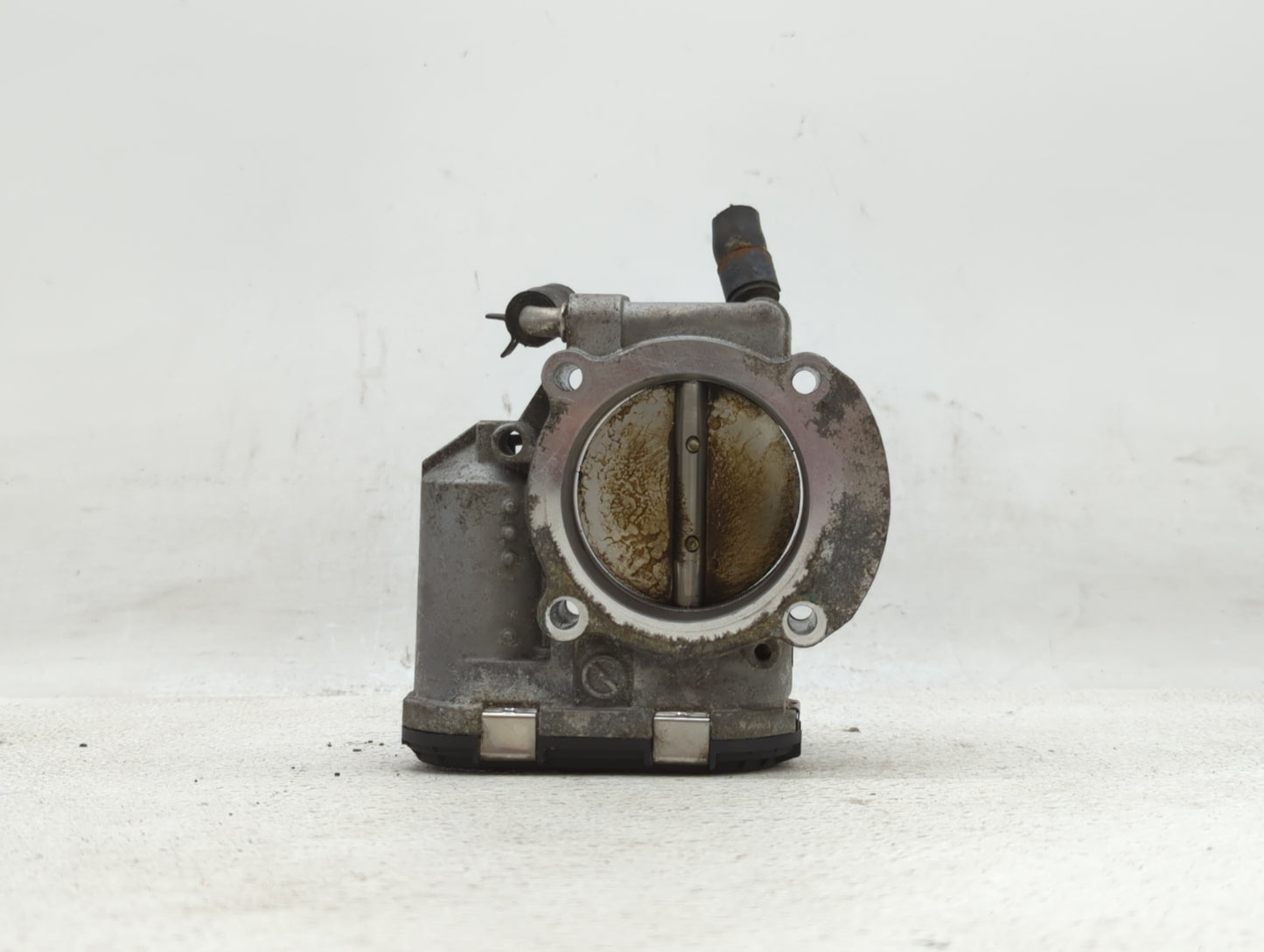 2011-2014 Hyundai Sonata Throttle Body P/N:35100-2G700 Fits Fits 2011 2012 2013 2014 2015 2016 OEM Used Auto Parts - Oemused