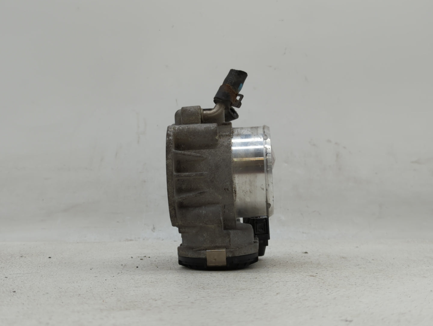 2011-2014 Hyundai Sonata Throttle Body P/N:35100-2G700 Fits Fits 2011 2012 2013 2014 2015 2016 OEM Used Auto Parts - Oemused