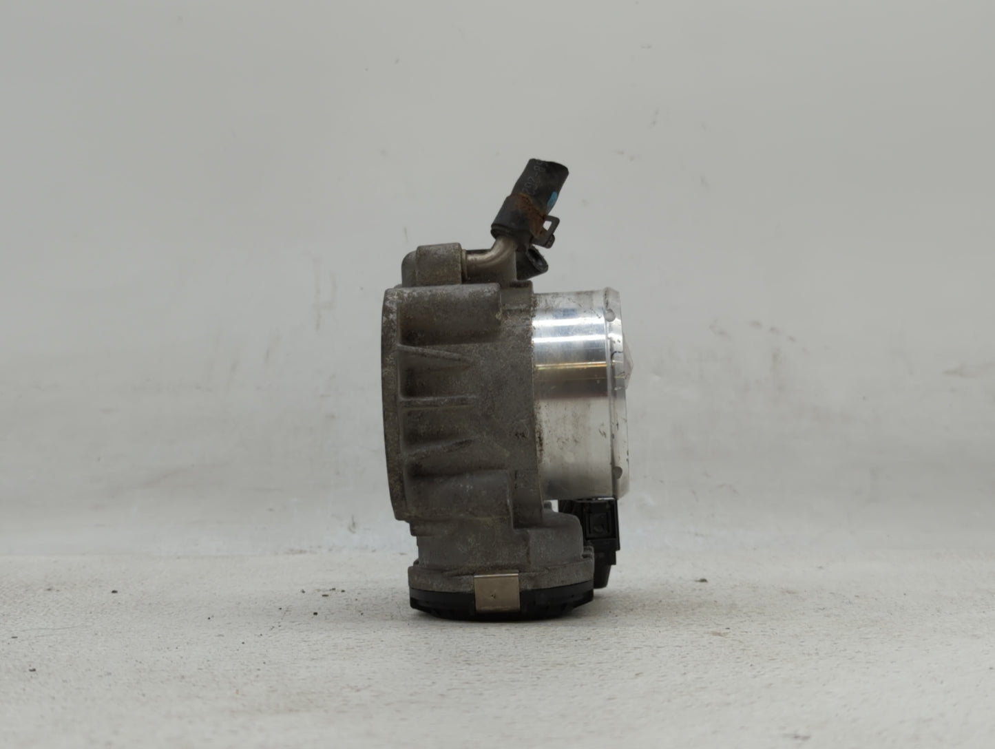 2011-2014 Hyundai Sonata Throttle Body P/N:35100-2G700 Fits Fits 2011 2012 2013 2014 2015 2016 OEM Used Auto Parts - Oemused