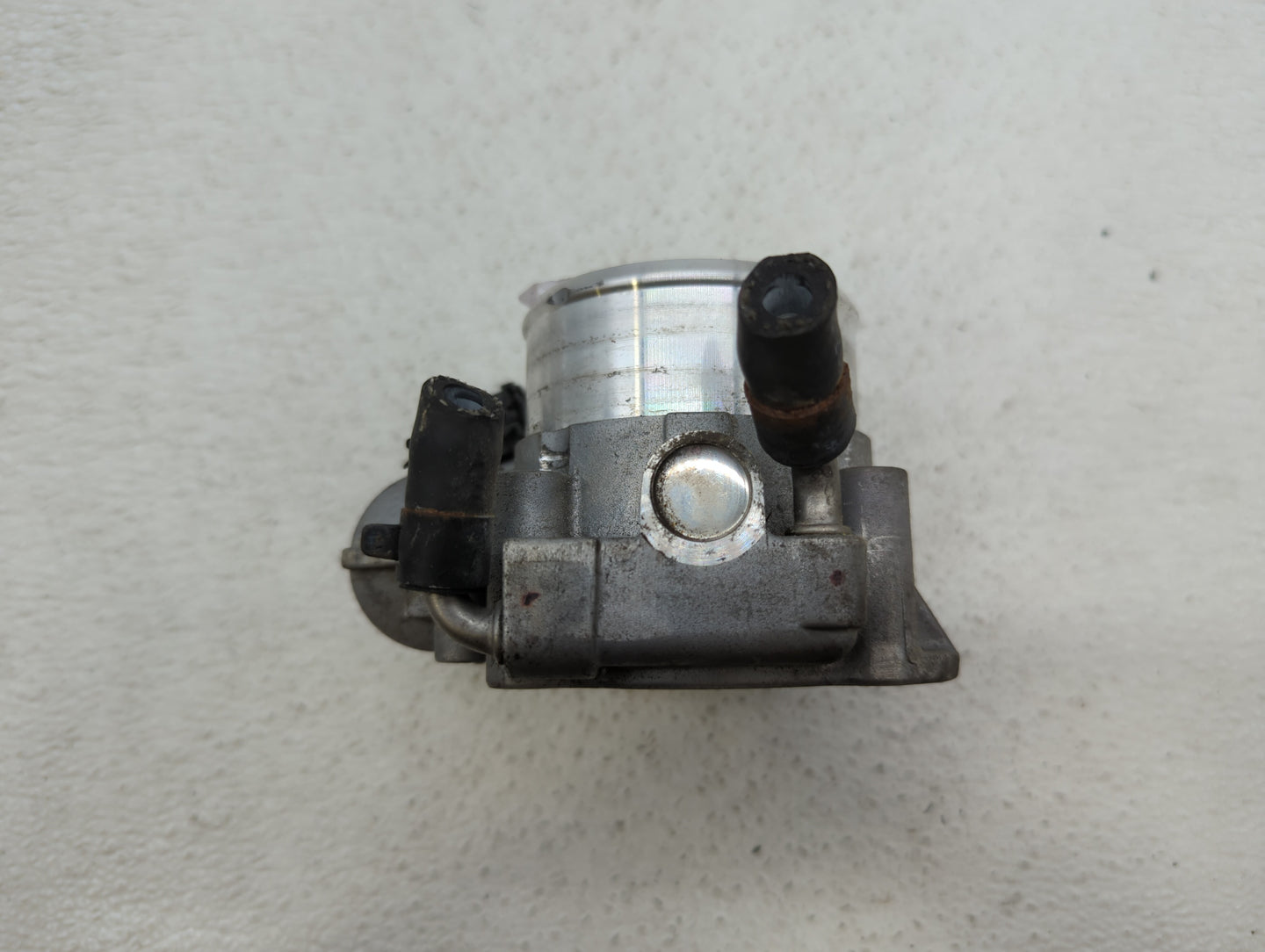 2011-2014 Hyundai Sonata Throttle Body P/N:35100-2G700 Fits Fits 2011 2012 2013 2014 2015 2016 OEM Used Auto Parts - Oemused