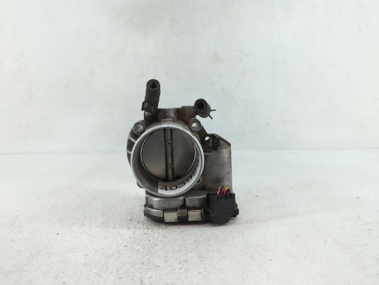 2011-2014 Hyundai Sonata Throttle Body P/N:35100-2G700 Fits Fits 2011 2012 2013 2014 2015 2016 OEM Used Auto Parts - Oemused