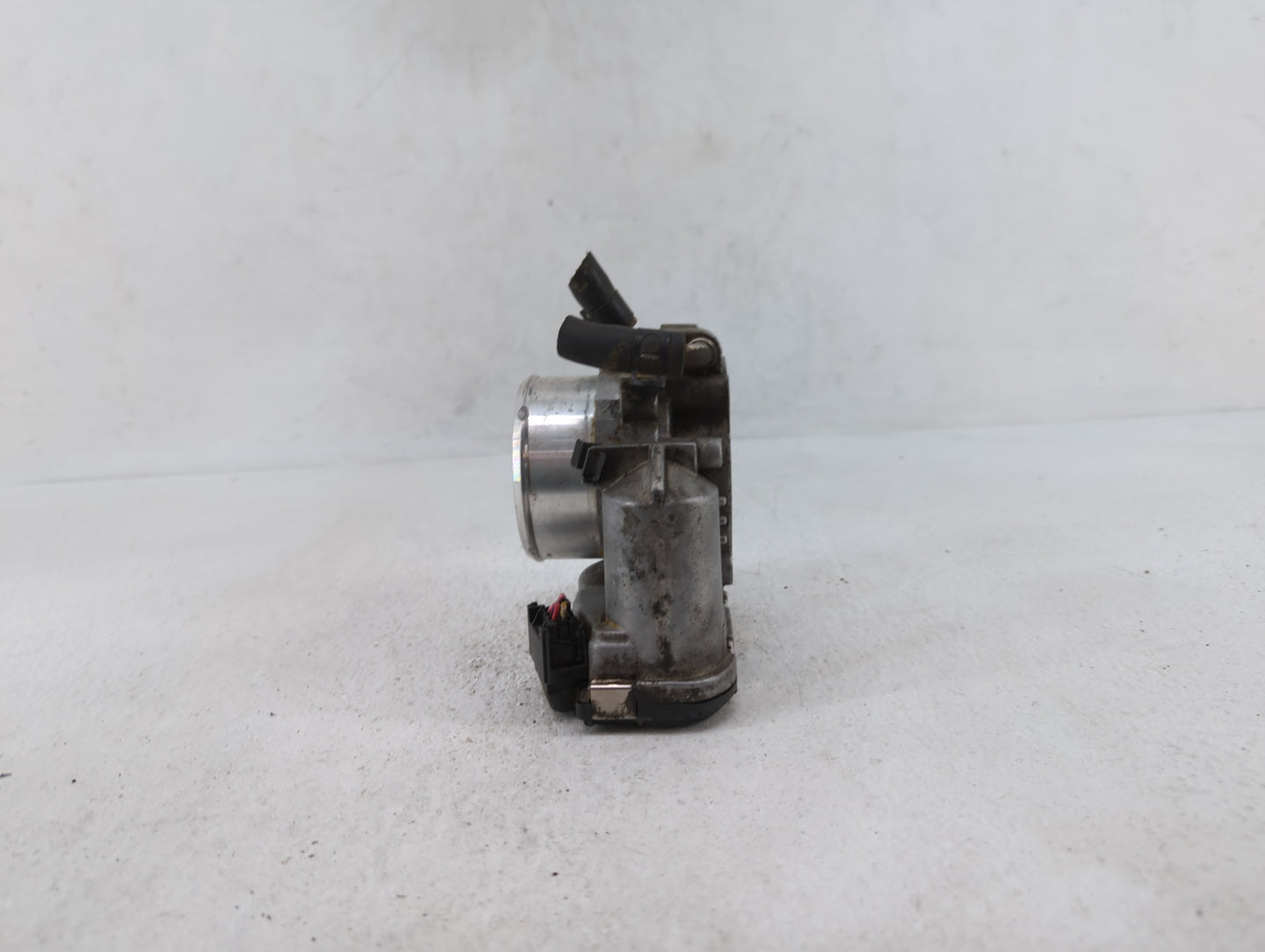 2011-2014 Hyundai Sonata Throttle Body P/N:35100-2G700 Fits Fits 2011 2012 2013 2014 2015 2016 OEM Used Auto Parts - Oemused