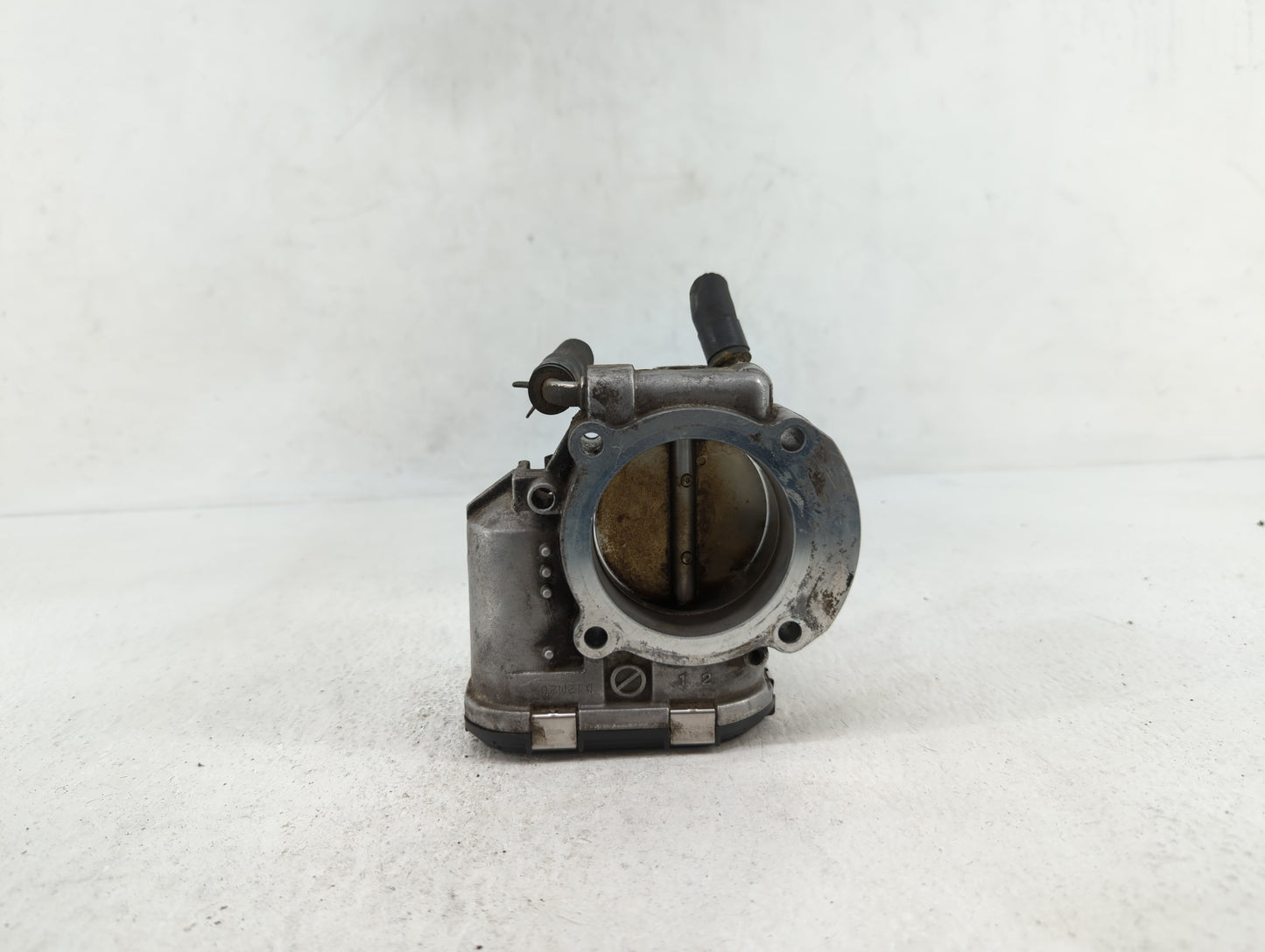 2011-2014 Hyundai Sonata Throttle Body P/N:35100-2G700 Fits Fits 2011 2012 2013 2014 2015 2016 OEM Used Auto Parts - Oemused