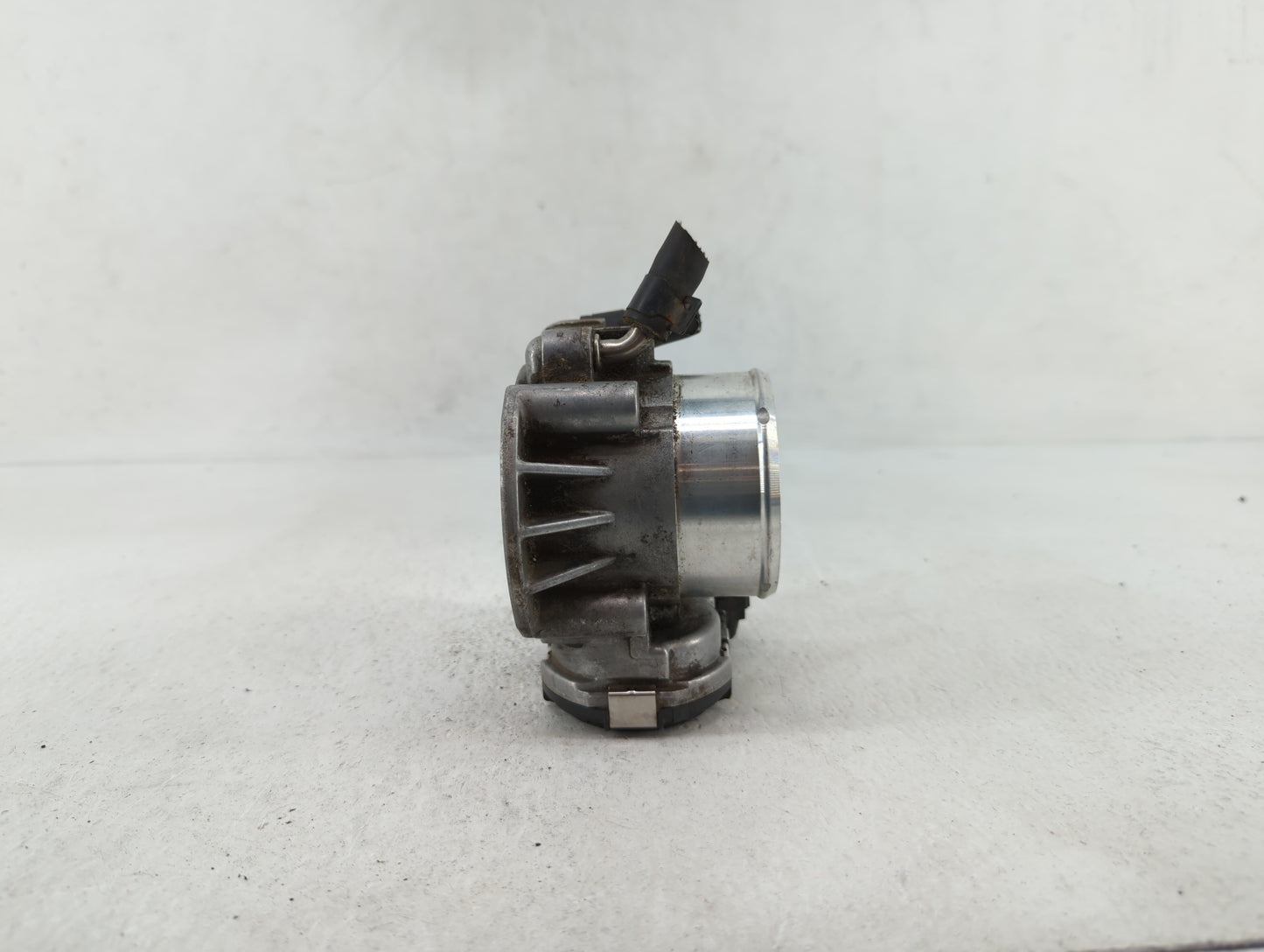 2011-2014 Hyundai Sonata Throttle Body P/N:35100-2G700 Fits Fits 2011 2012 2013 2014 2015 2016 OEM Used Auto Parts - Oemused