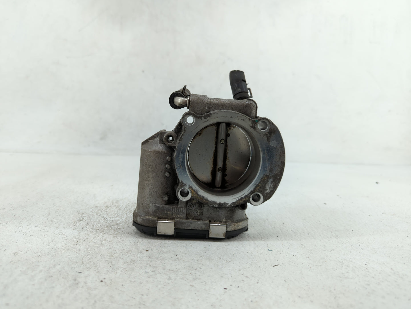 2011-2014 Hyundai Sonata Throttle Body P/N:35100-2G700 Fits Fits 2011 2012 2013 2014 2015 2016 OEM Used Auto Parts - Oemused