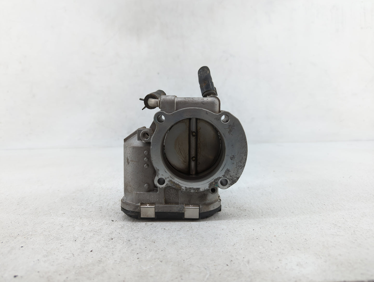 2011-2014 Hyundai Sonata Throttle Body P/N:35100-2G700 Fits Fits 2011 2012 2013 2014 2015 2016 OEM Used Auto Parts - Oemused