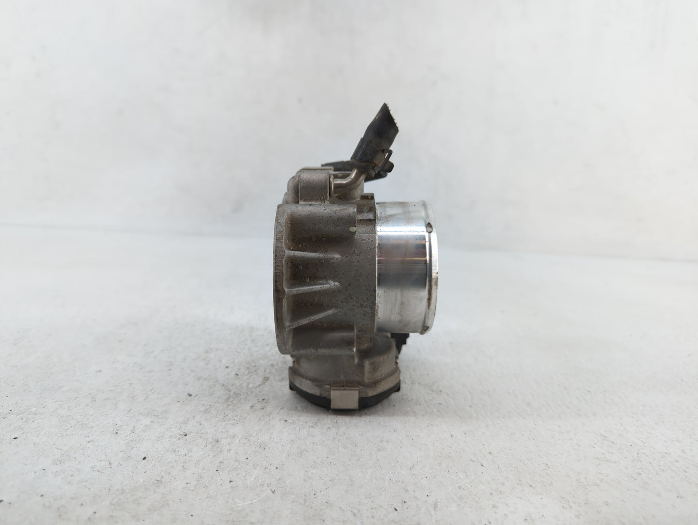 2011-2014 Hyundai Sonata Throttle Body P/N:35100-2G700 Fits Fits 2011 2012 2013 2014 2015 2016 OEM Used Auto Parts - Oemused